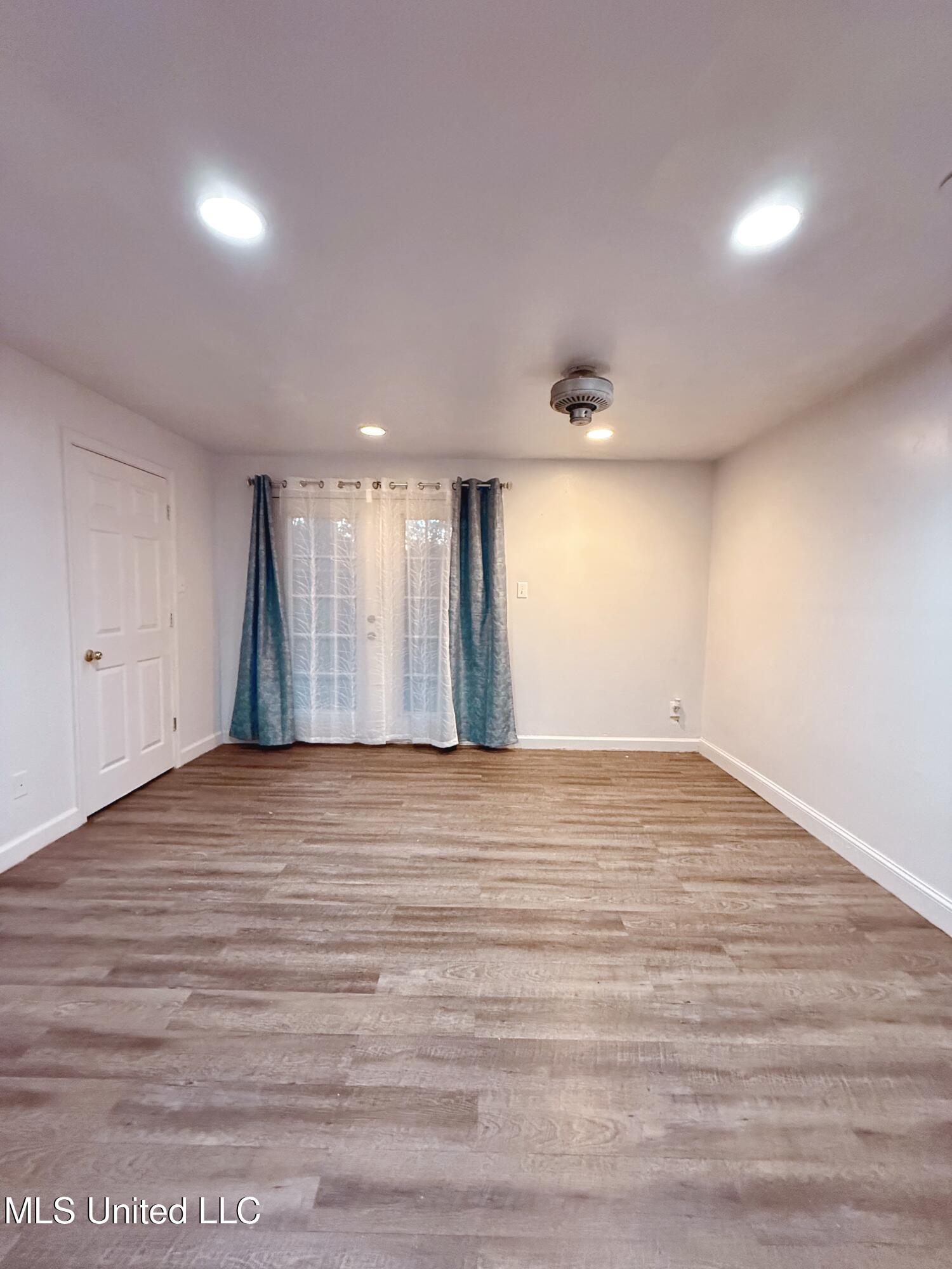 2302 Dogwood Street Property Photo 4