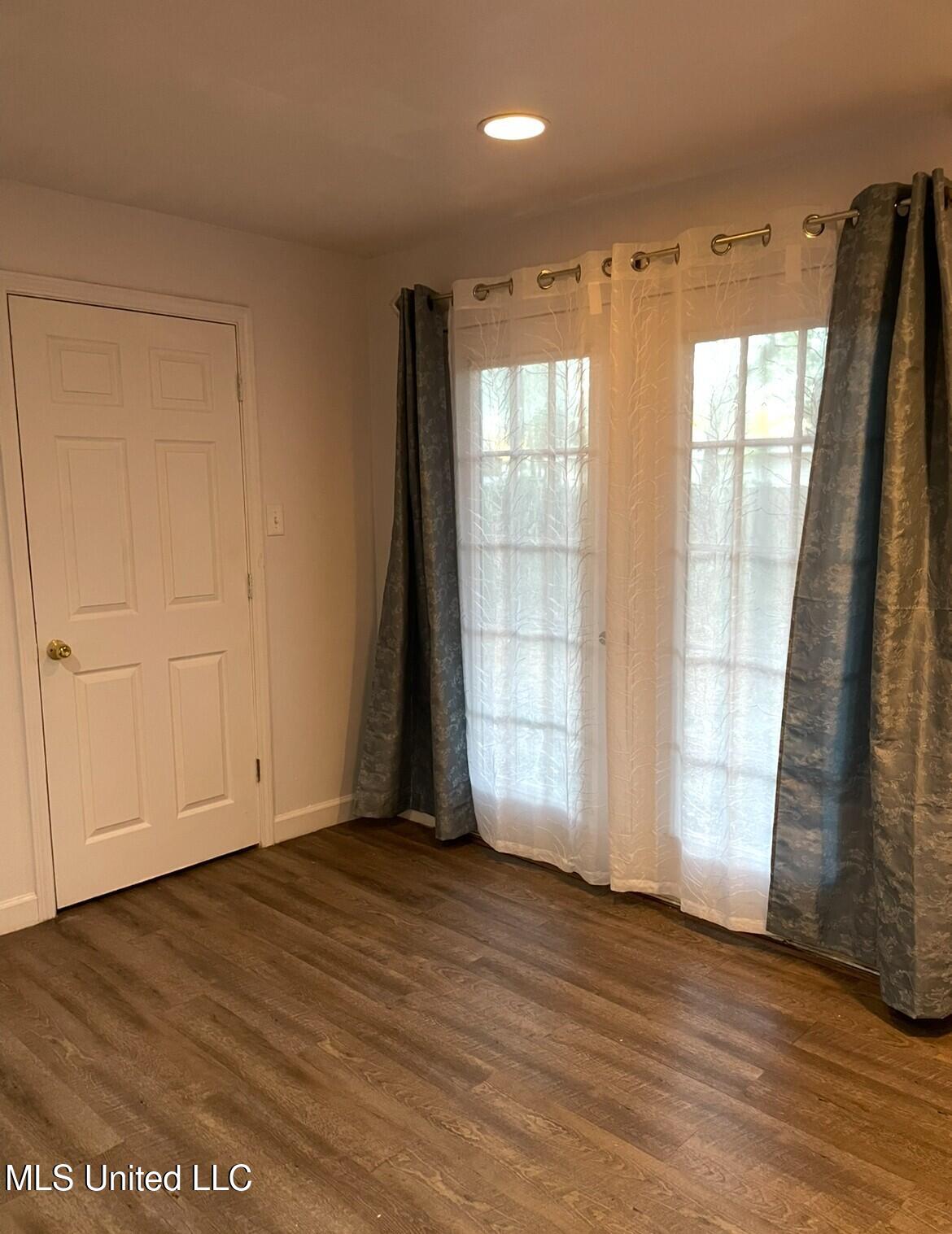 2302 Dogwood Street Property Photo 5