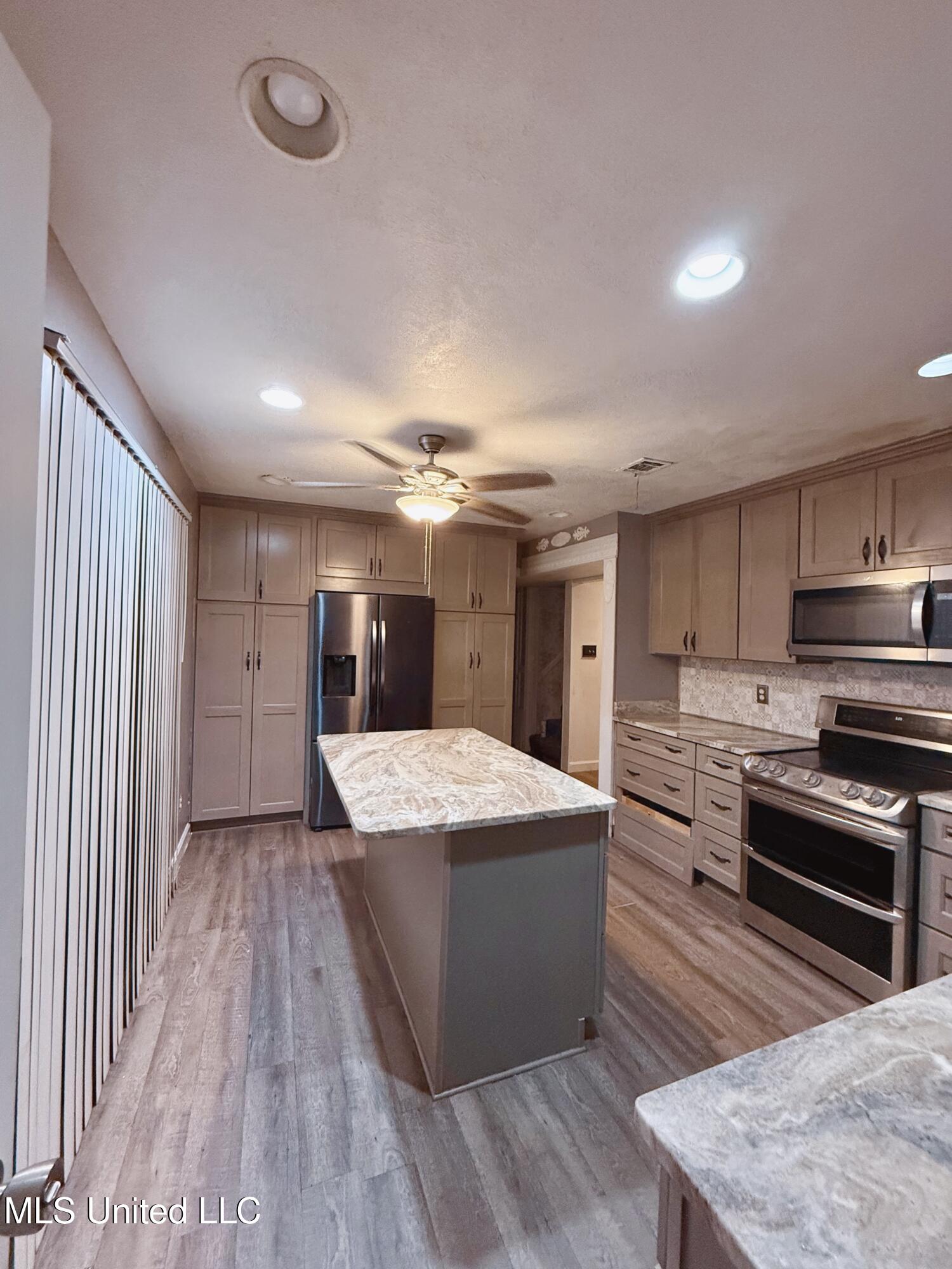 2302 Dogwood Street Property Photo 6