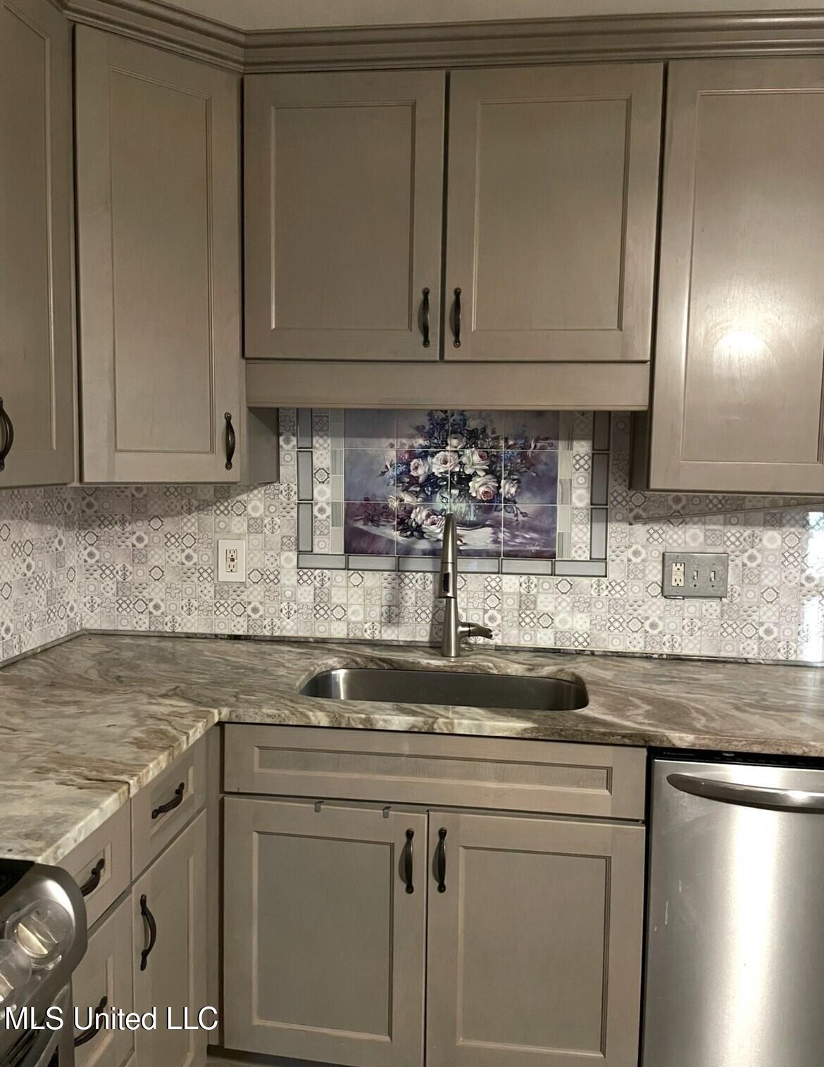 2302 Dogwood Street Property Photo 8