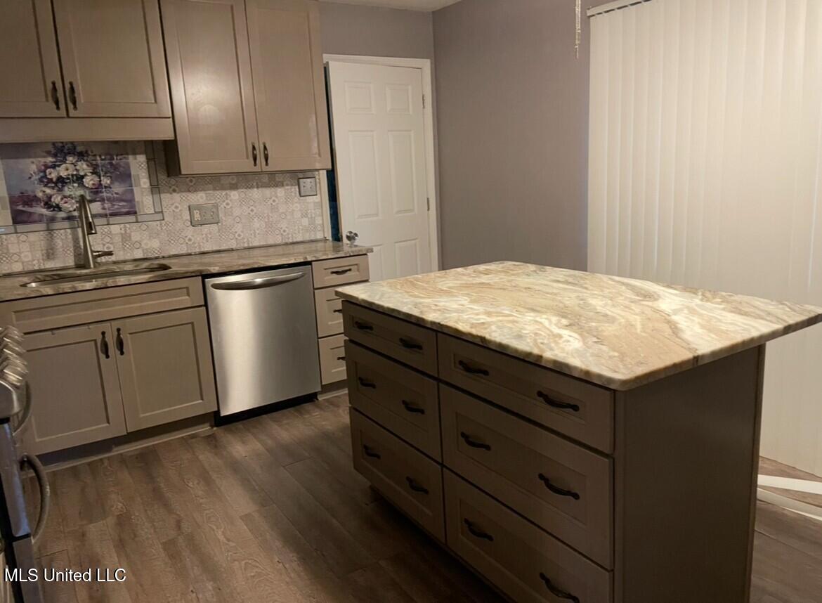 2302 Dogwood Street Property Photo 9