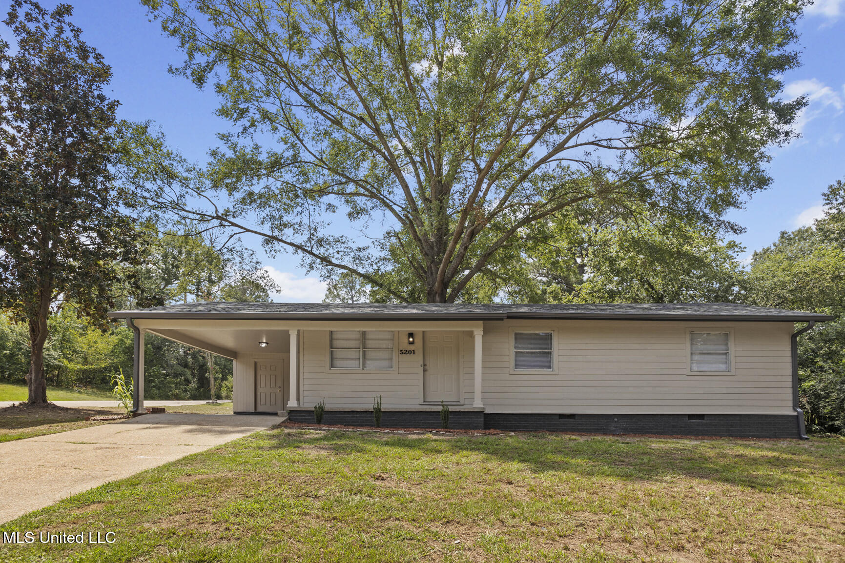 5201 Andover Drive Property Photo 1