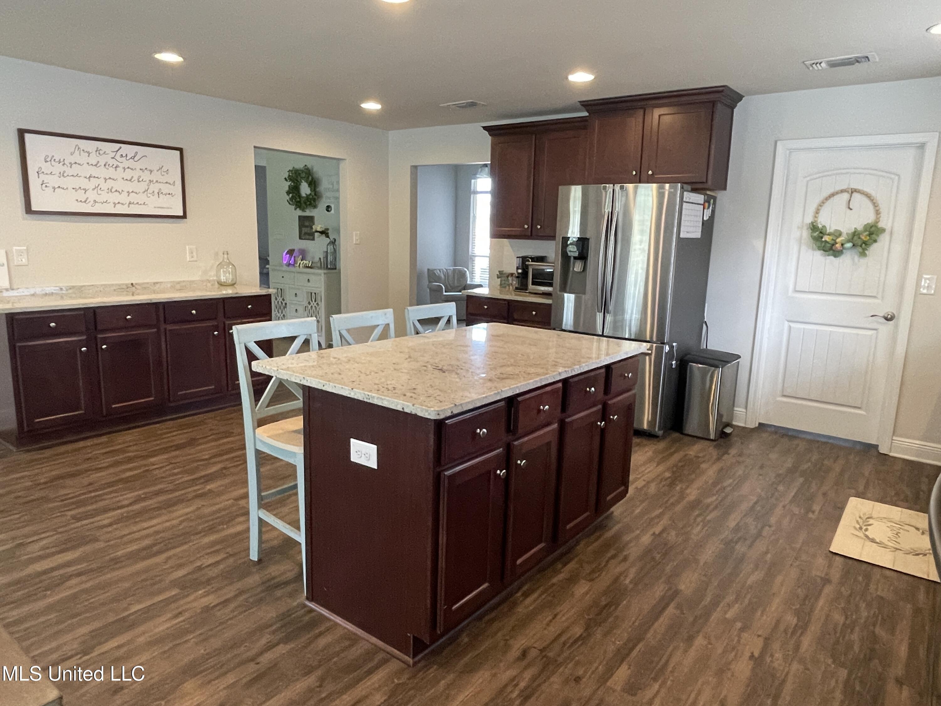 6269 Roxanne Way Property Photo 2