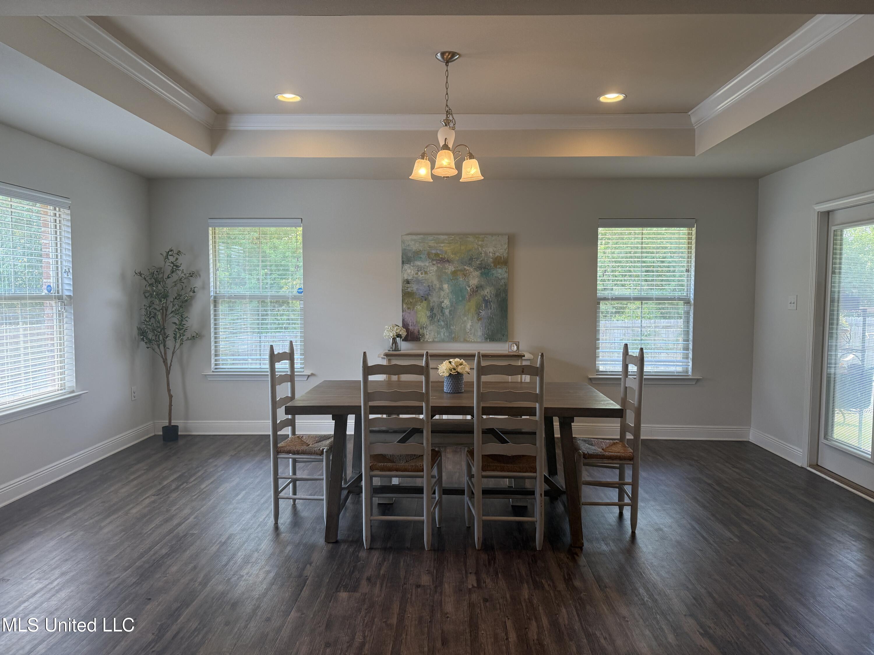 6269 Roxanne Way Property Photo 5