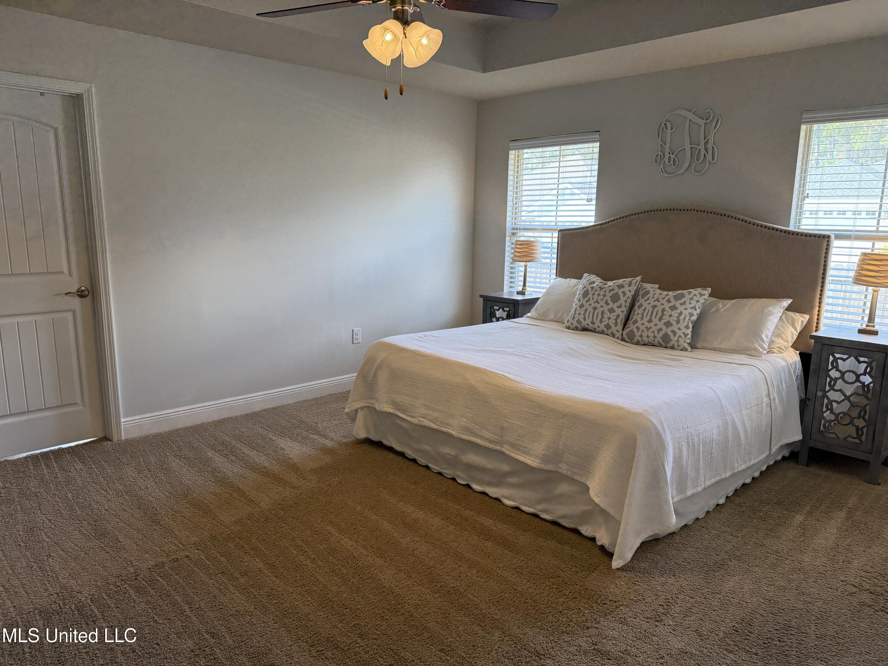 6269 Roxanne Way Property Photo 8