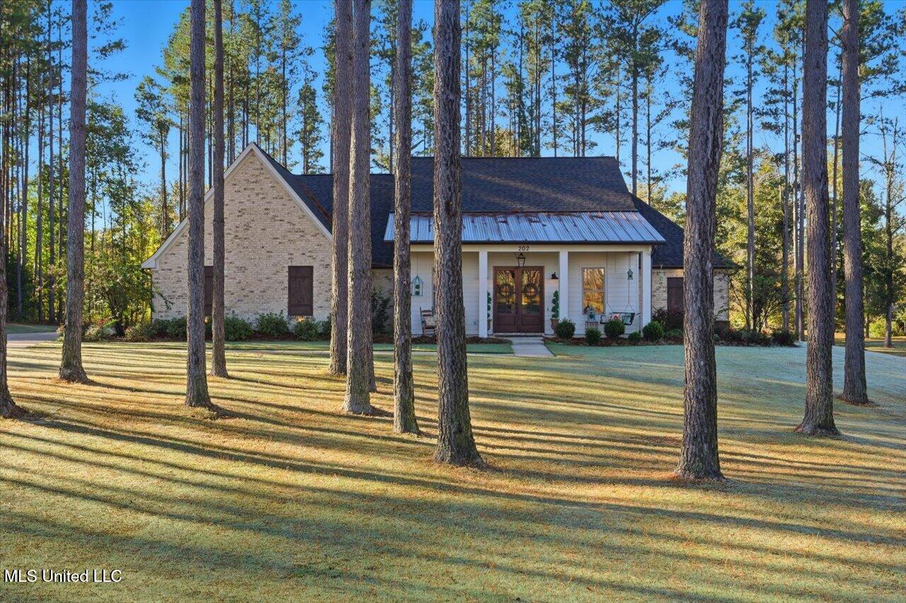 202 Lost Oak Lane Property Photo 4