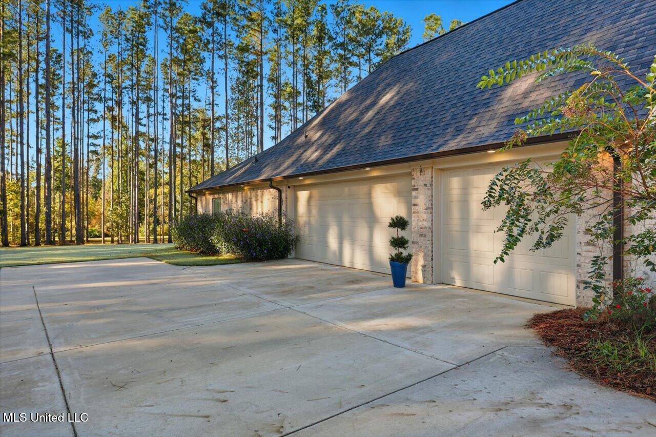 202 Lost Oak Lane Property Photo 6