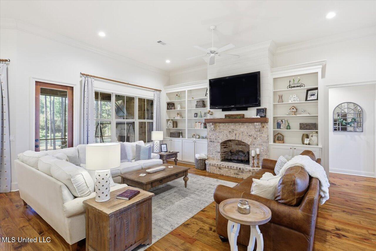 202 Lost Oak Lane Property Photo 10