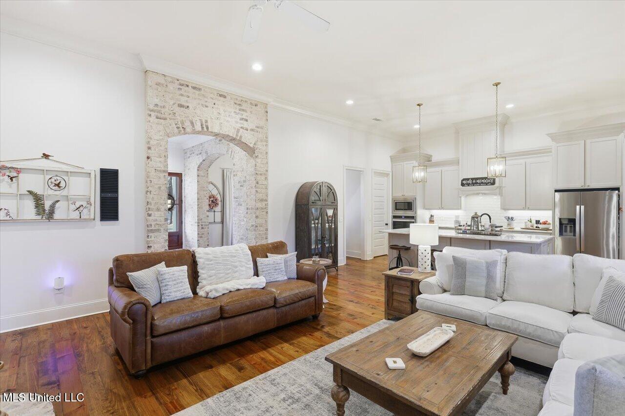 202 Lost Oak Lane Property Photo 12