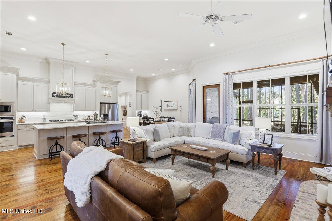 202 Lost Oak Lane Property Photo 13