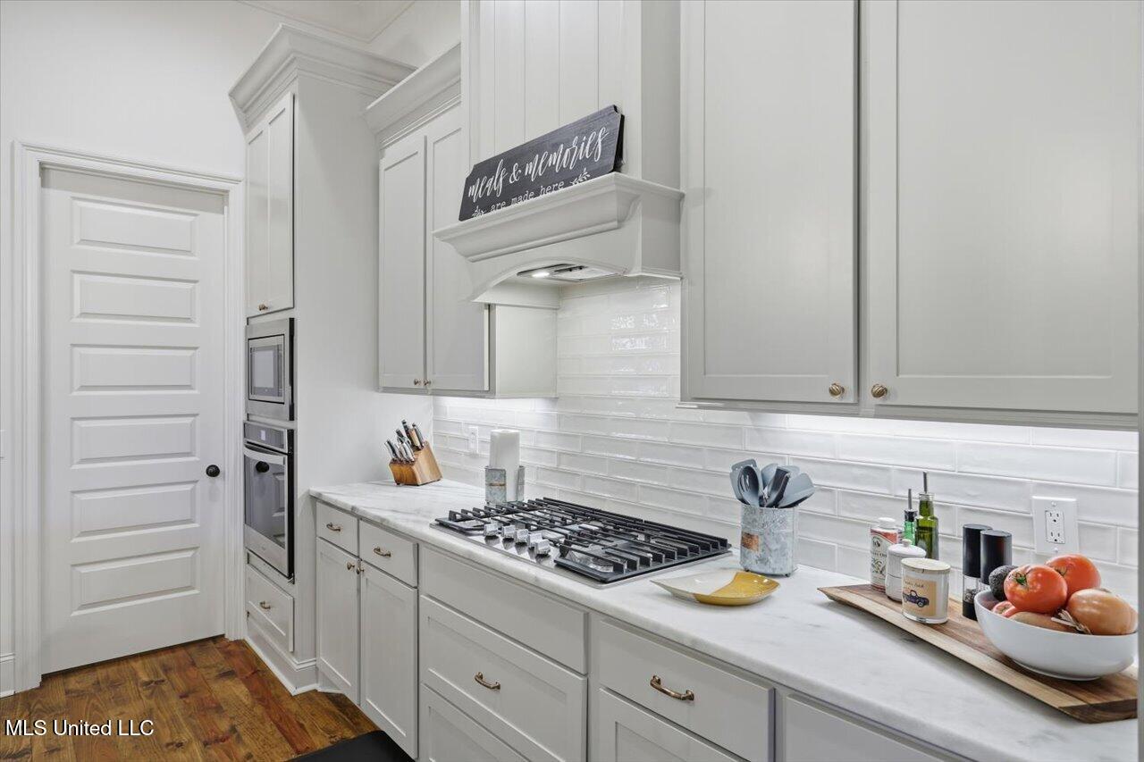 202 Lost Oak Lane Property Photo 17