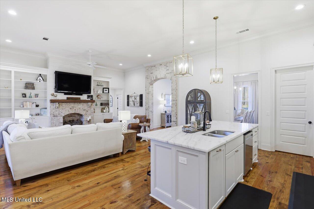 202 Lost Oak Lane Property Photo 18