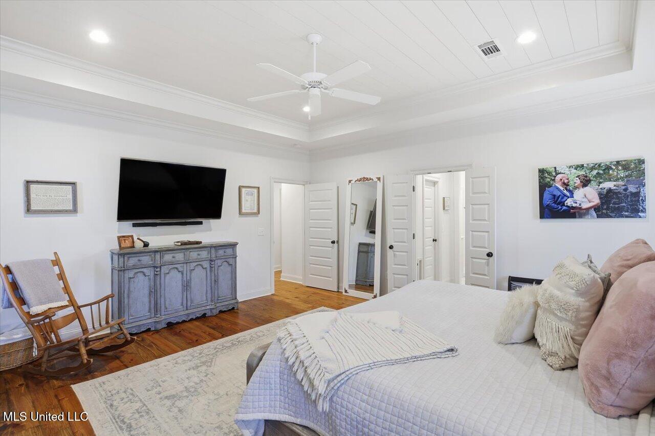 202 Lost Oak Lane Property Photo 28