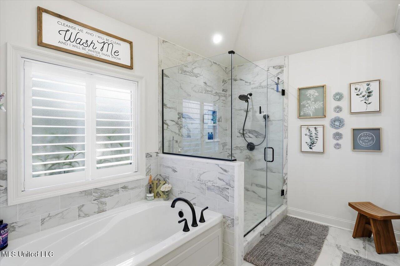 202 Lost Oak Lane Property Photo 31