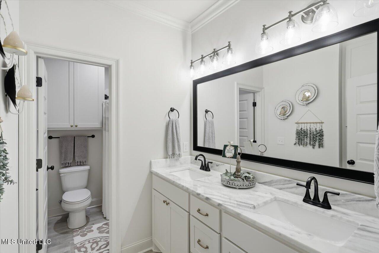 202 Lost Oak Lane Property Photo 36