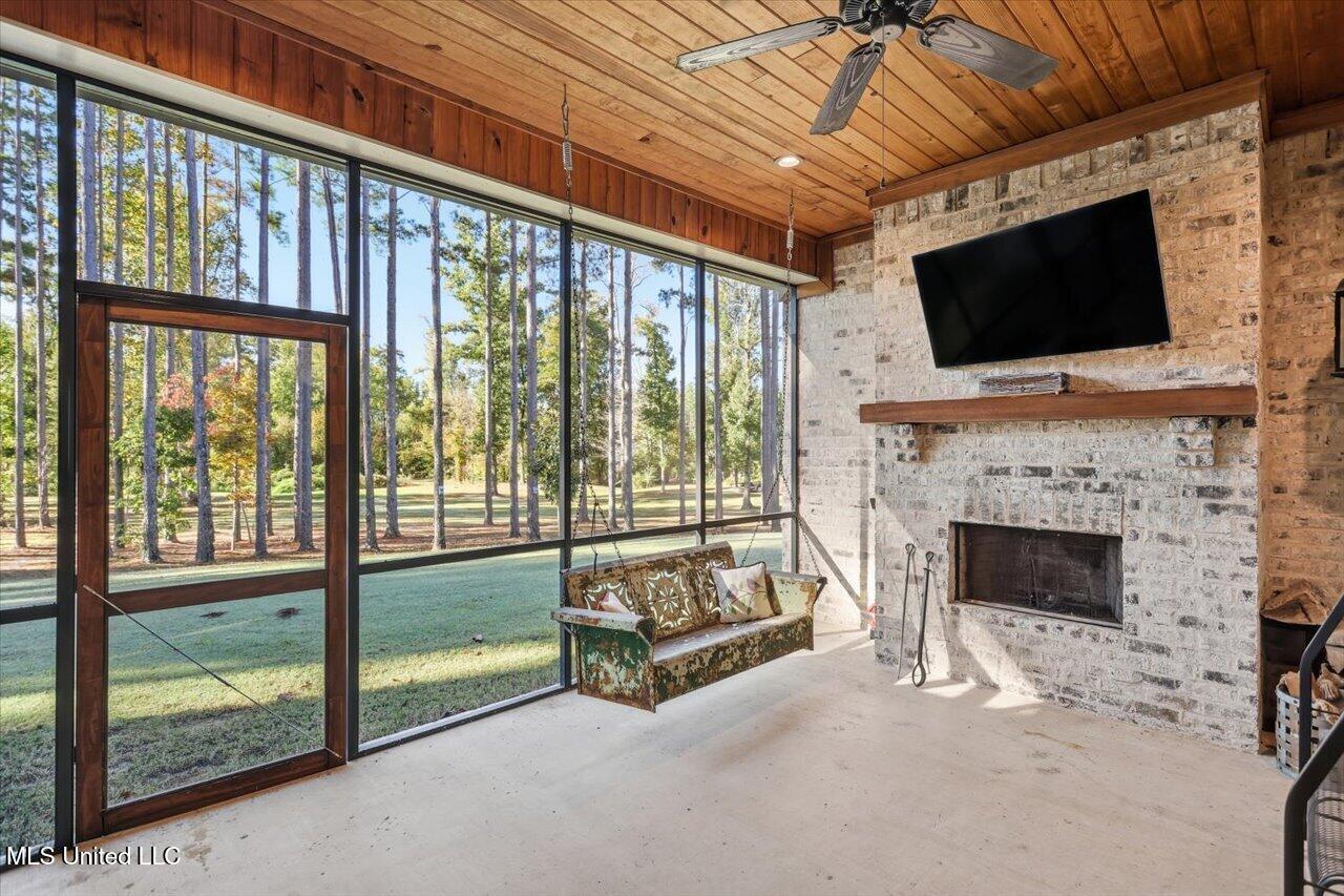 202 Lost Oak Lane Property Photo 41