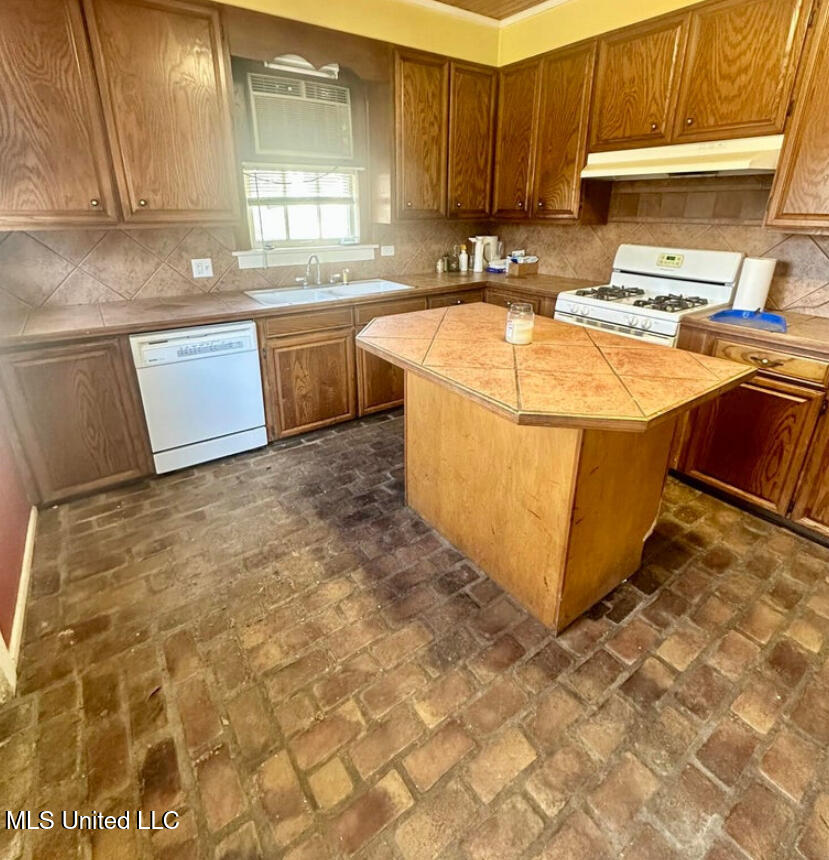 711 Bell Avenue Property Photo 2