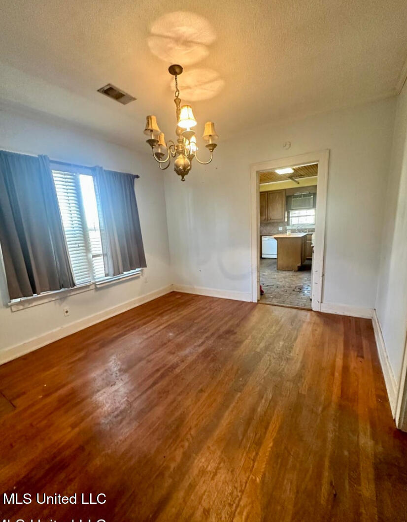 711 Bell Avenue Property Photo 3