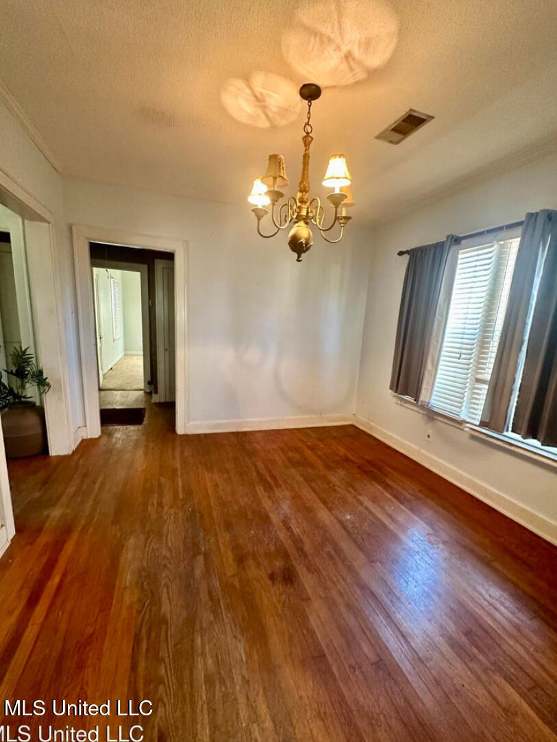 711 Bell Avenue Property Photo 4