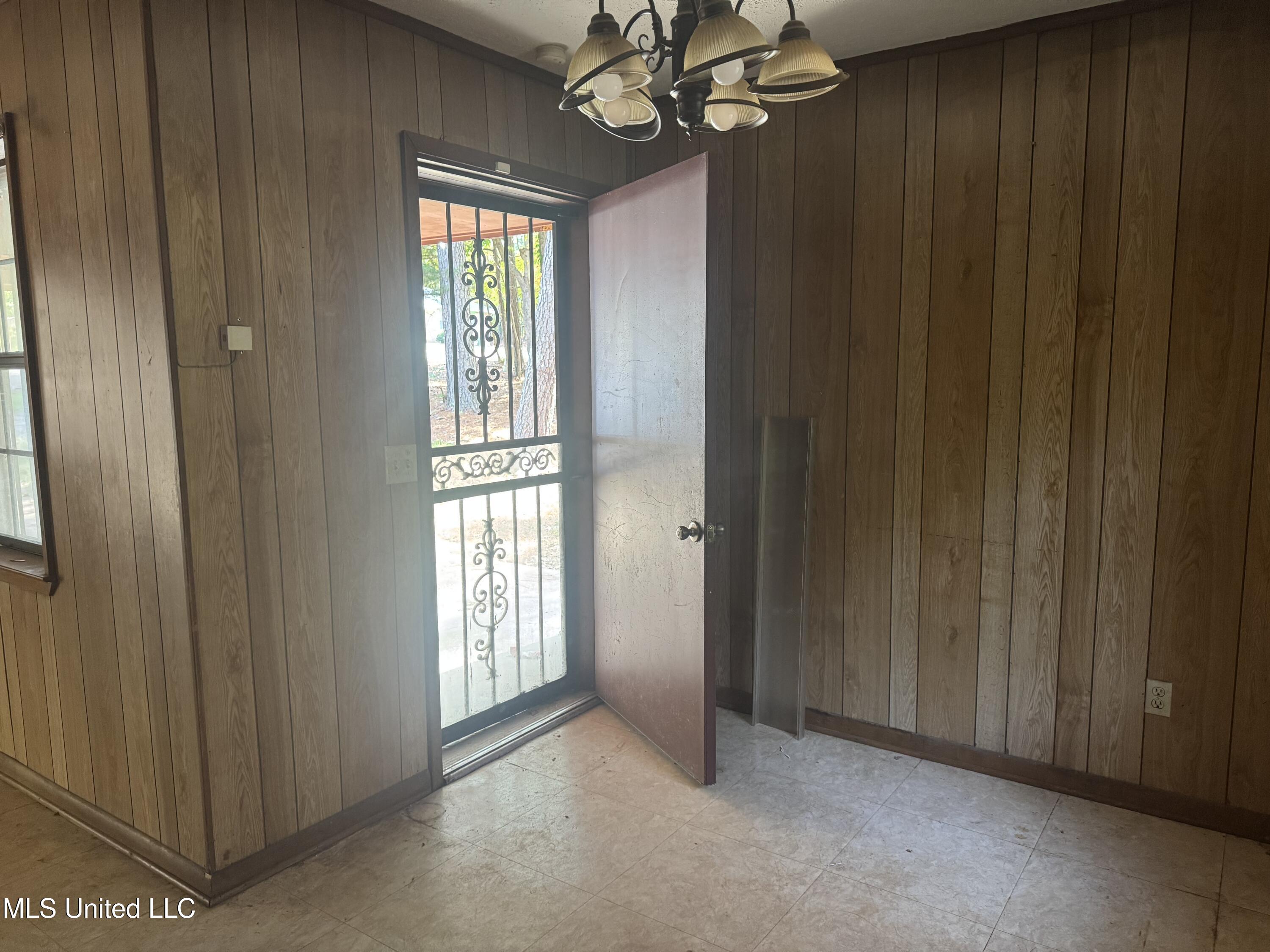 107 Orr Drive Property Photo 2