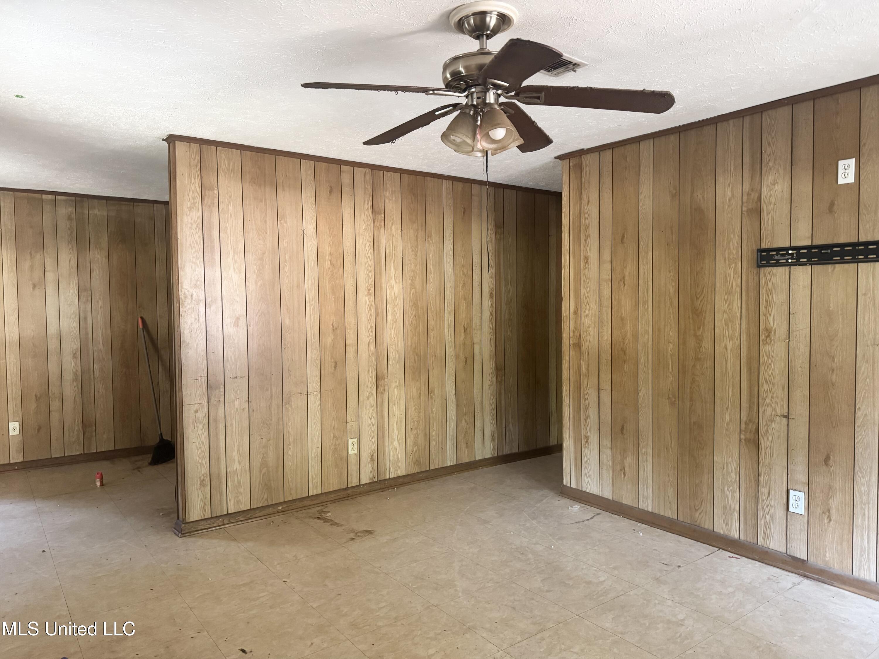 107 Orr Drive Property Photo 3