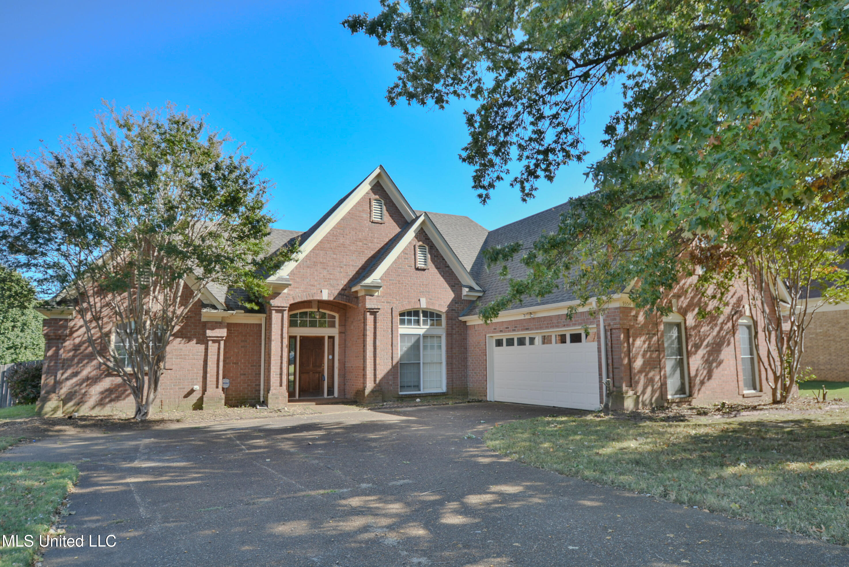 9354 Gee Gee Drive Property Photo 2