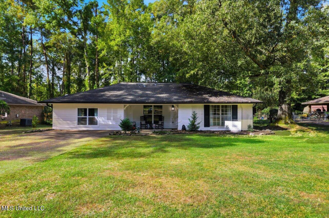 123 Woodgate Drive Property Photo 1