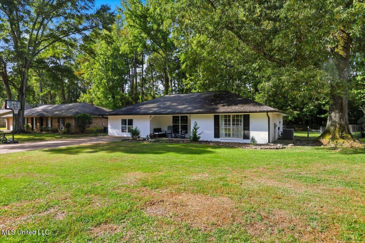 123 Woodgate Drive Property Photo 2