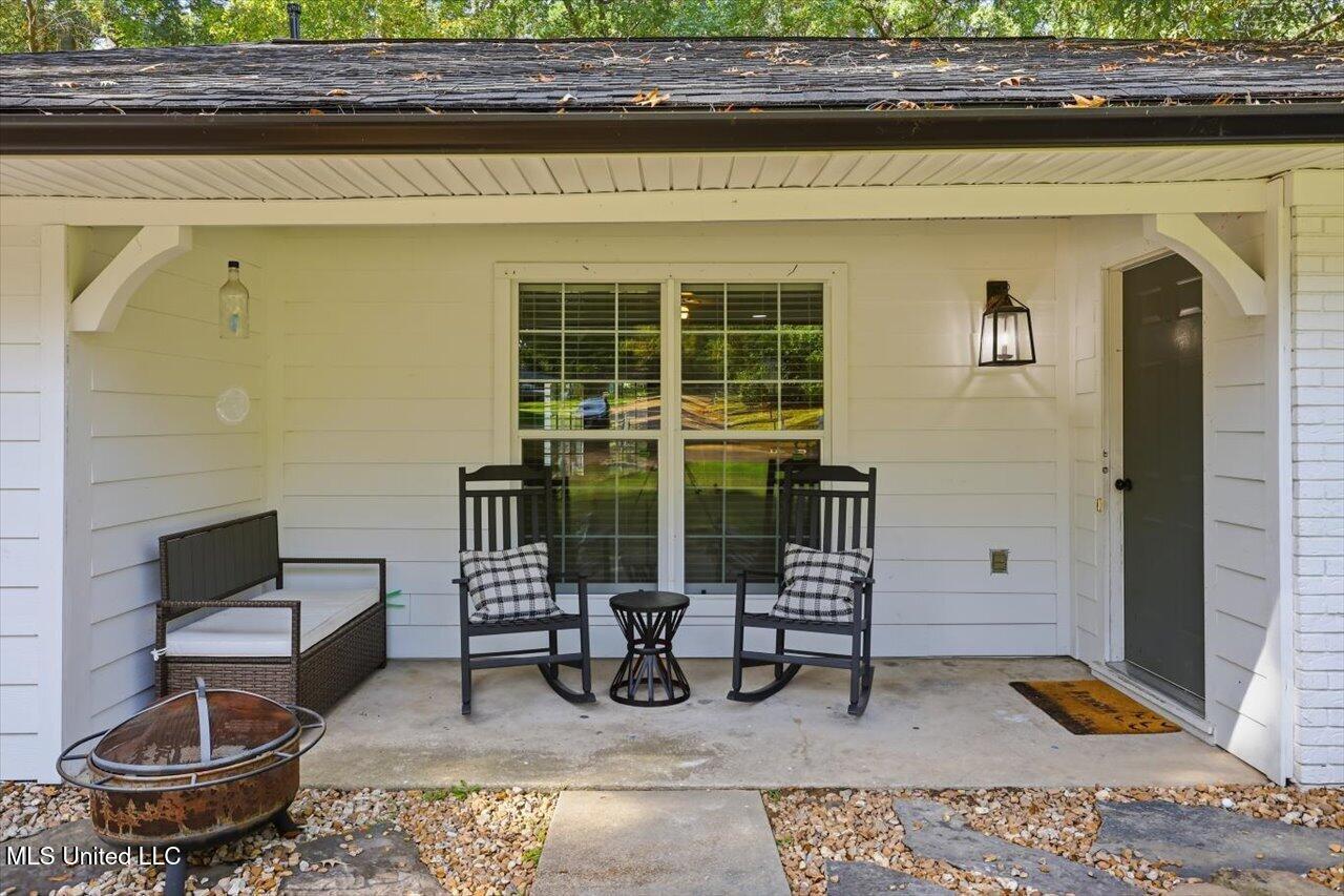 123 Woodgate Drive Property Photo 4