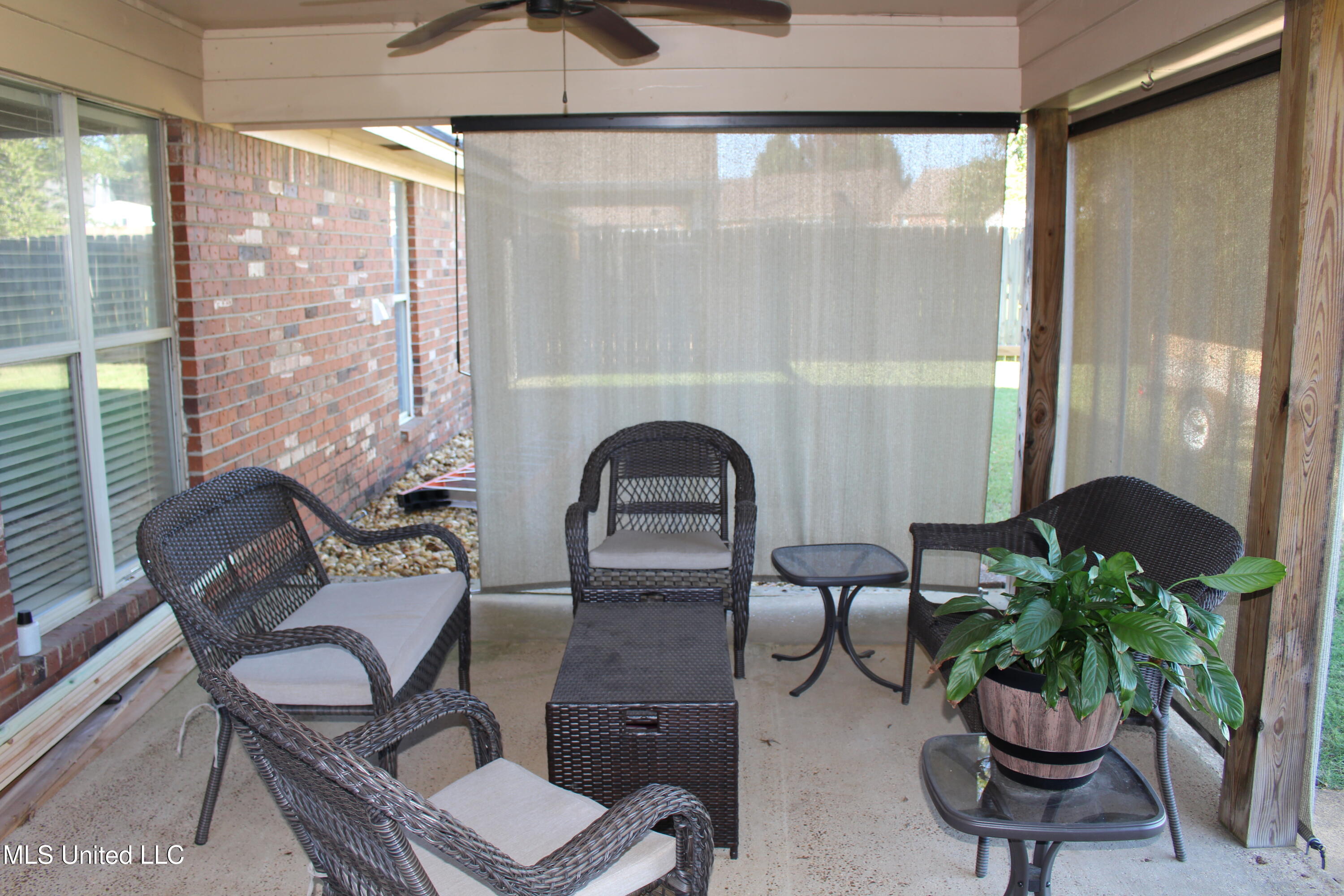 6266 Oak Circle Property Photo 4