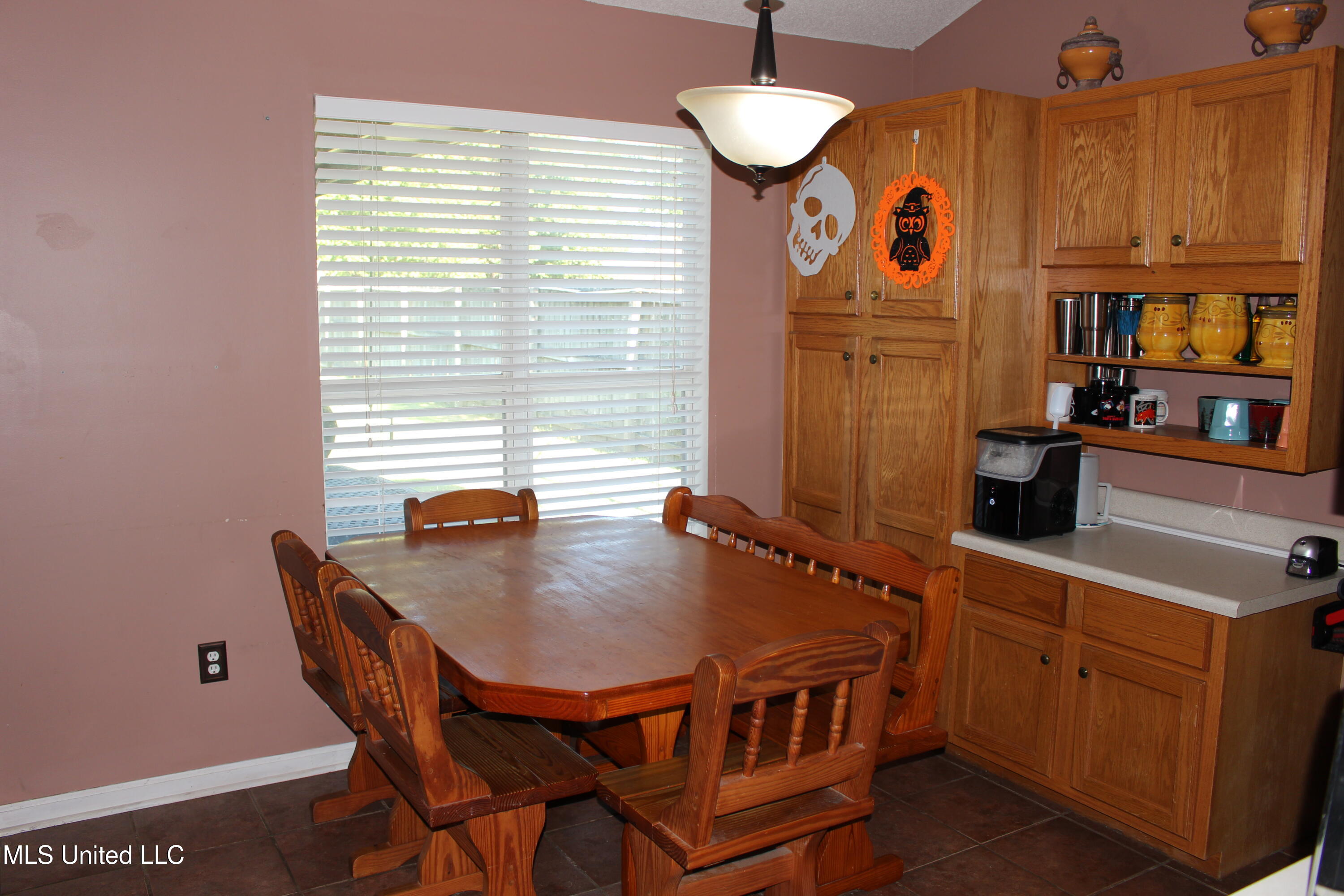 6266 Oak Circle Property Photo 6