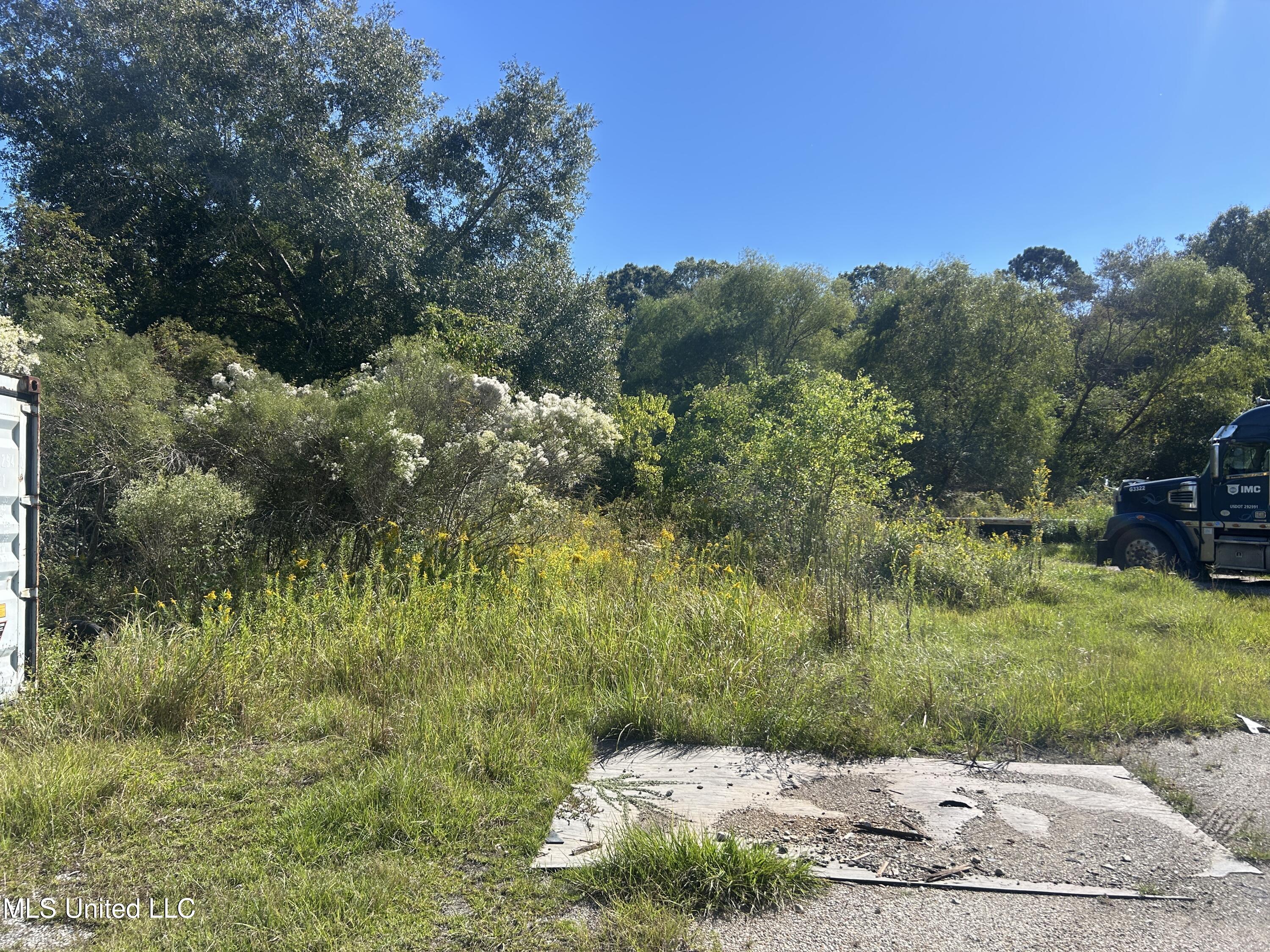 7324 Highway 613 Property Photo 6