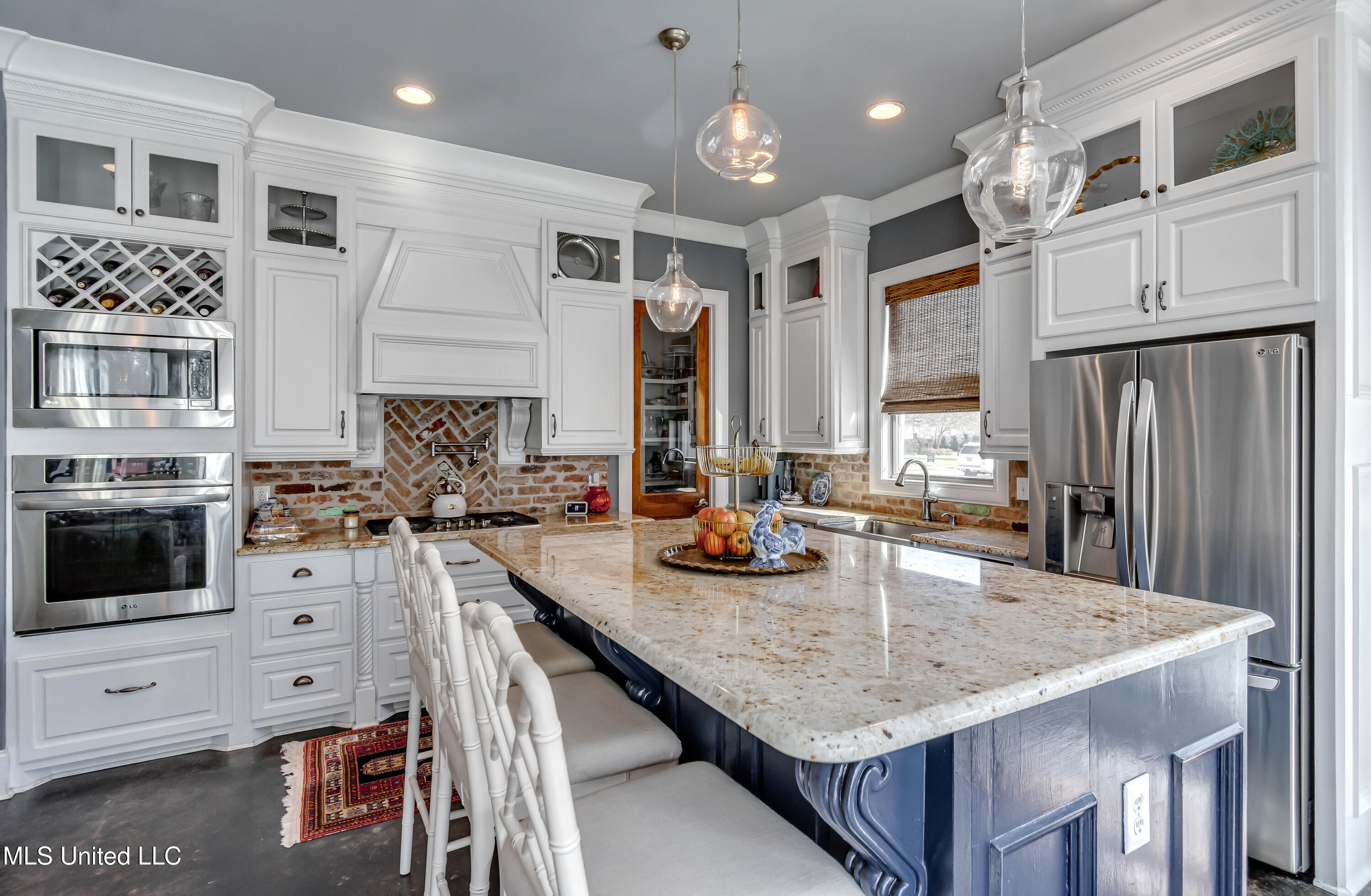 230 Arbor Trail Property Photo 3