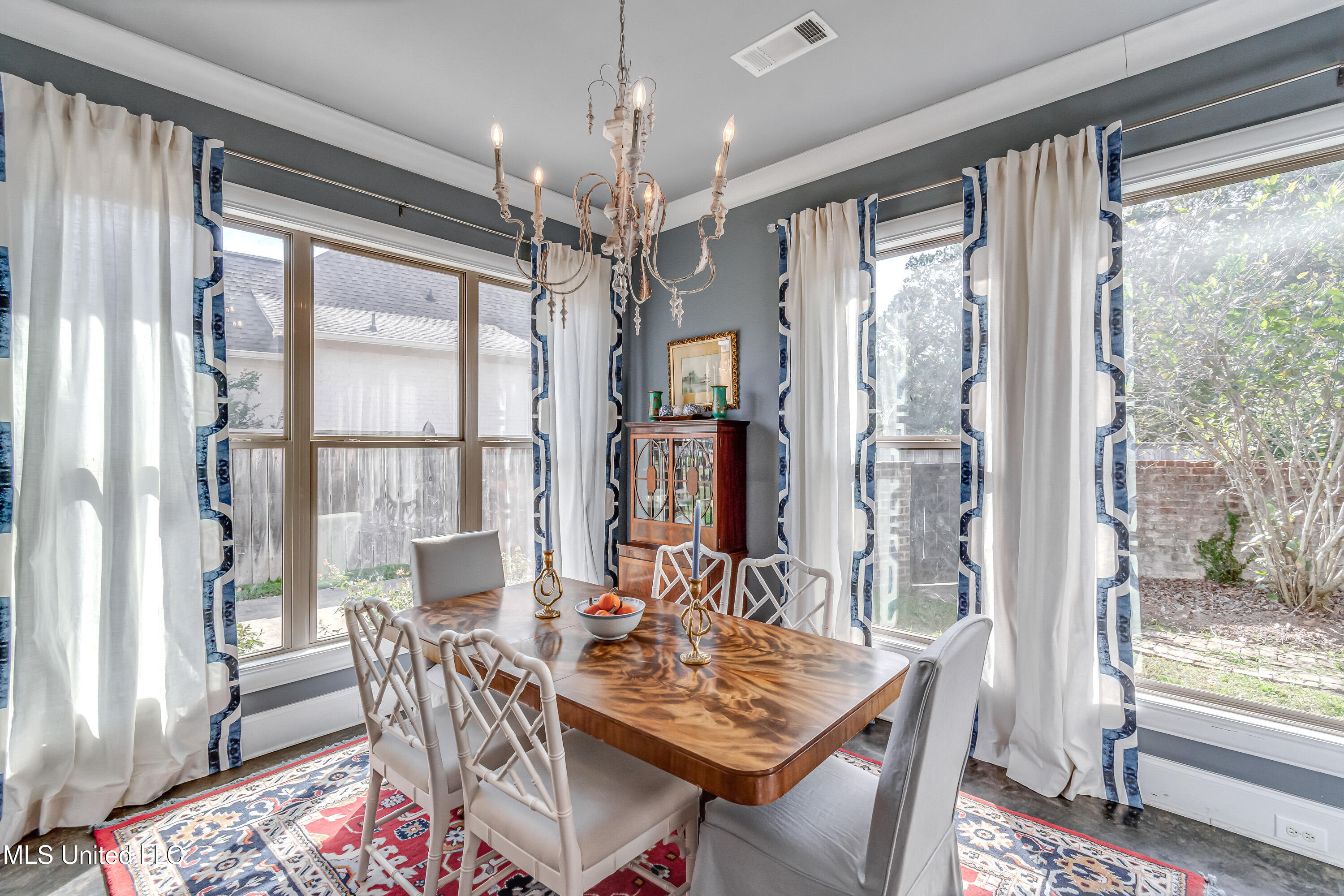 230 Arbor Trail Property Photo 4