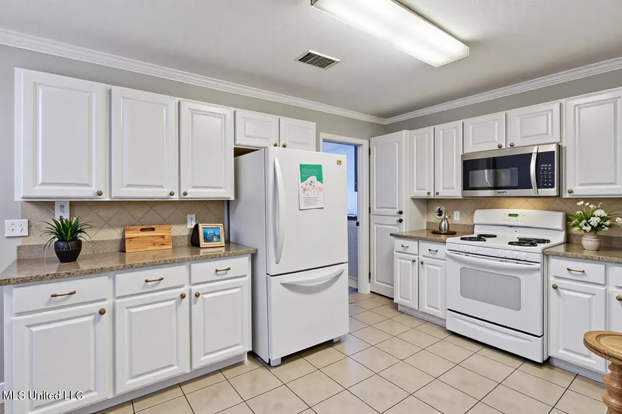 2046 S Cobblestone Cove Property Photo 6