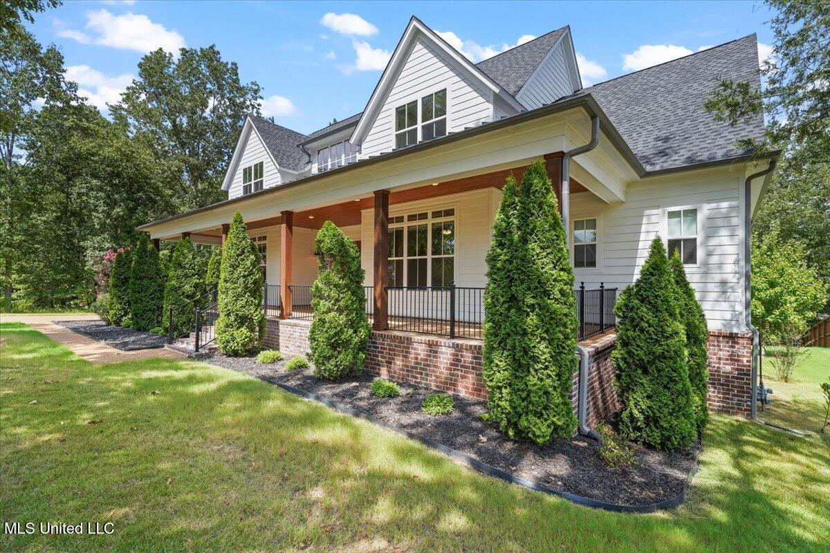 6264 Valley Oaks Drive Property Photo 3