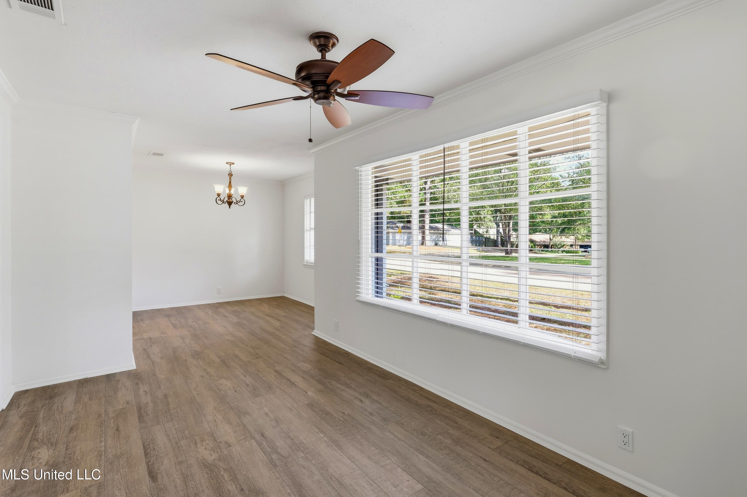 33 Pebble Hill Drive Property Photo 5