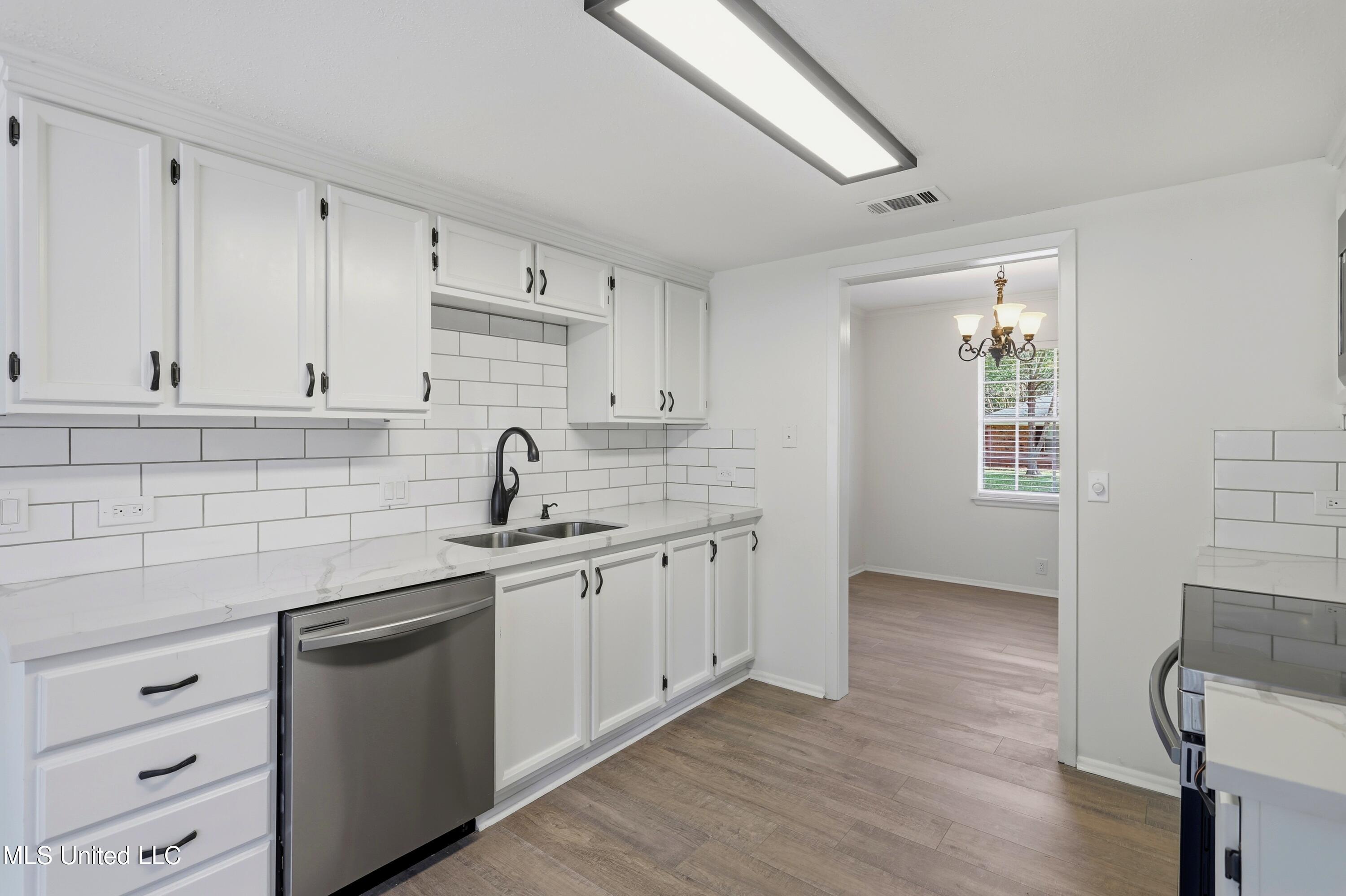 33 Pebble Hill Drive Property Photo 14