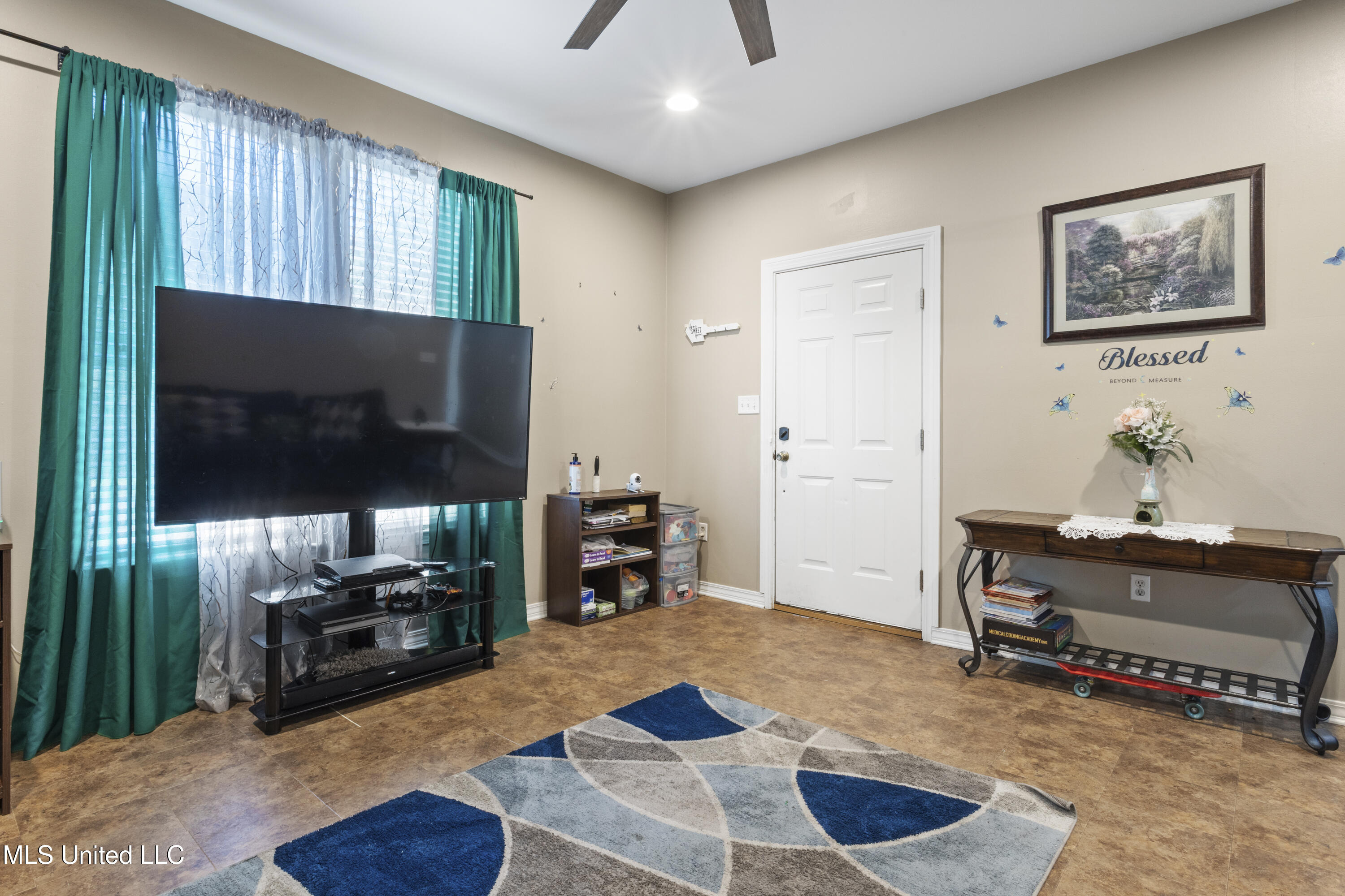 10350 Goodman Road Property Photo 4