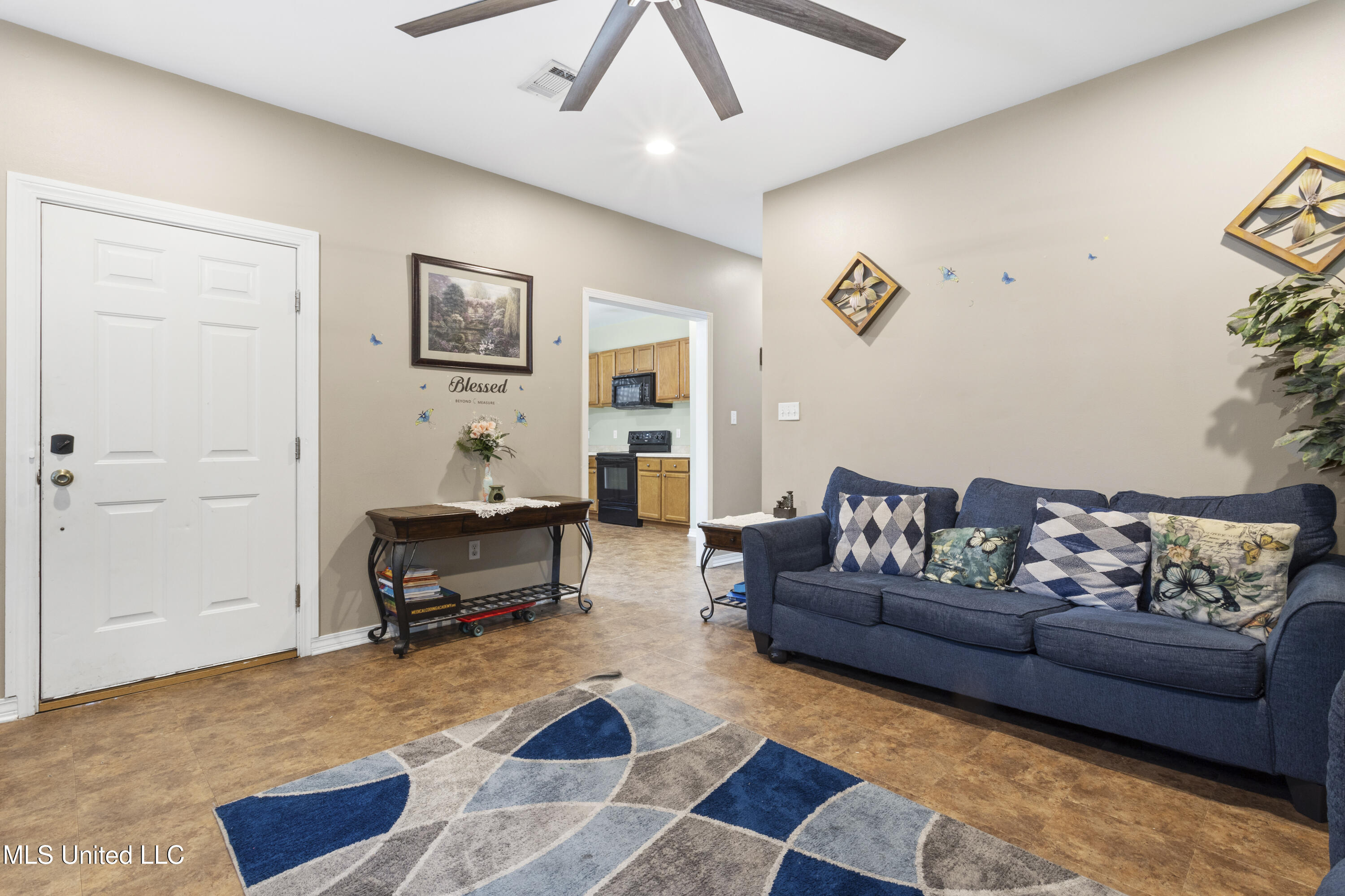 10350 Goodman Road Property Photo 7