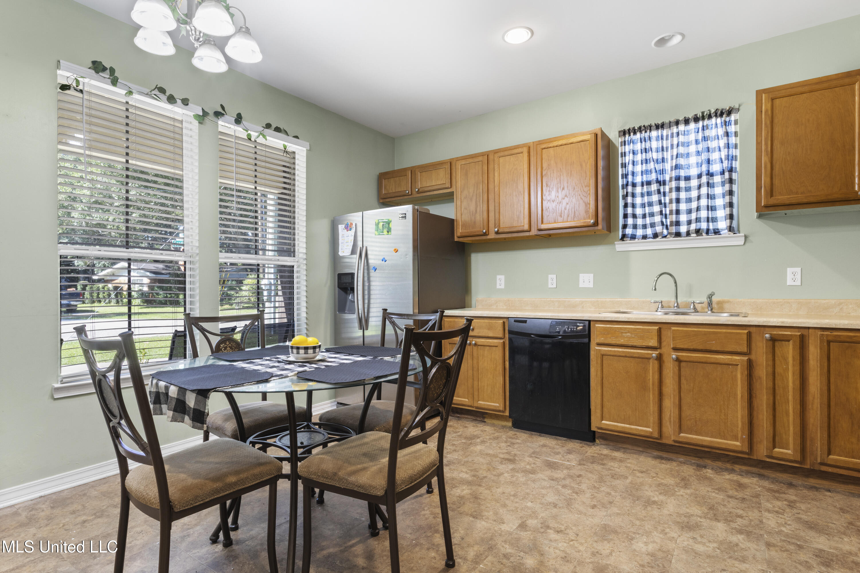 10350 Goodman Road Property Photo 10