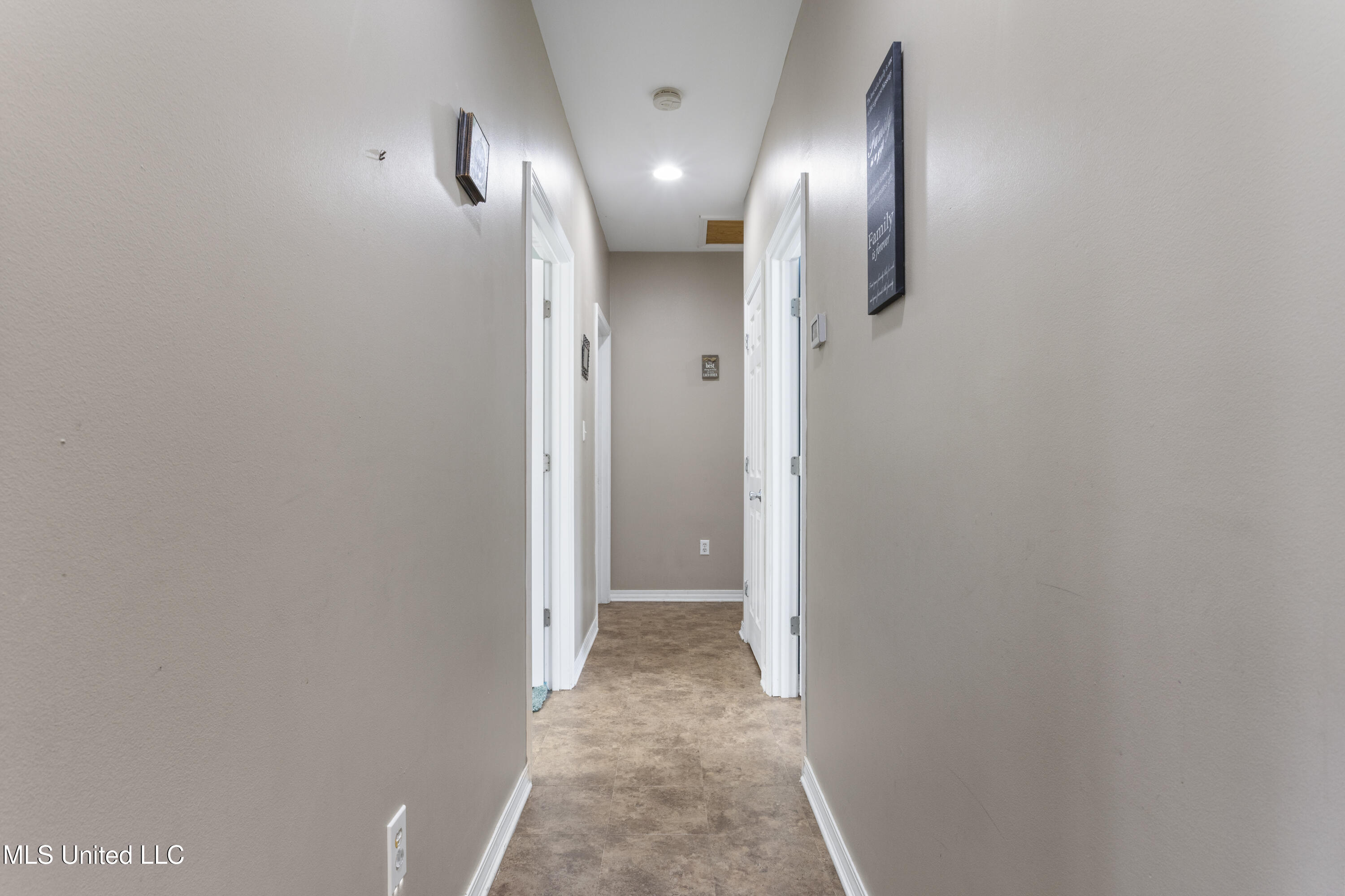 10350 Goodman Road Property Photo 12