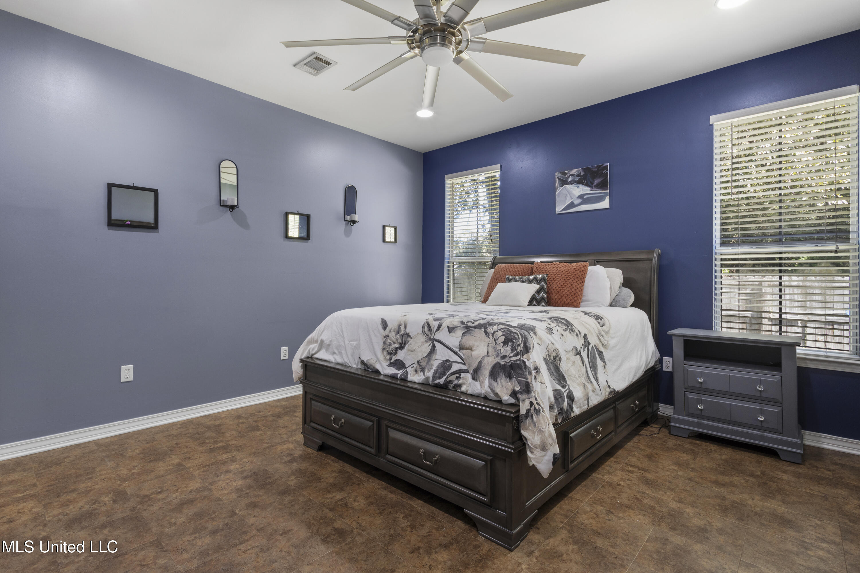 10350 Goodman Road Property Photo 13