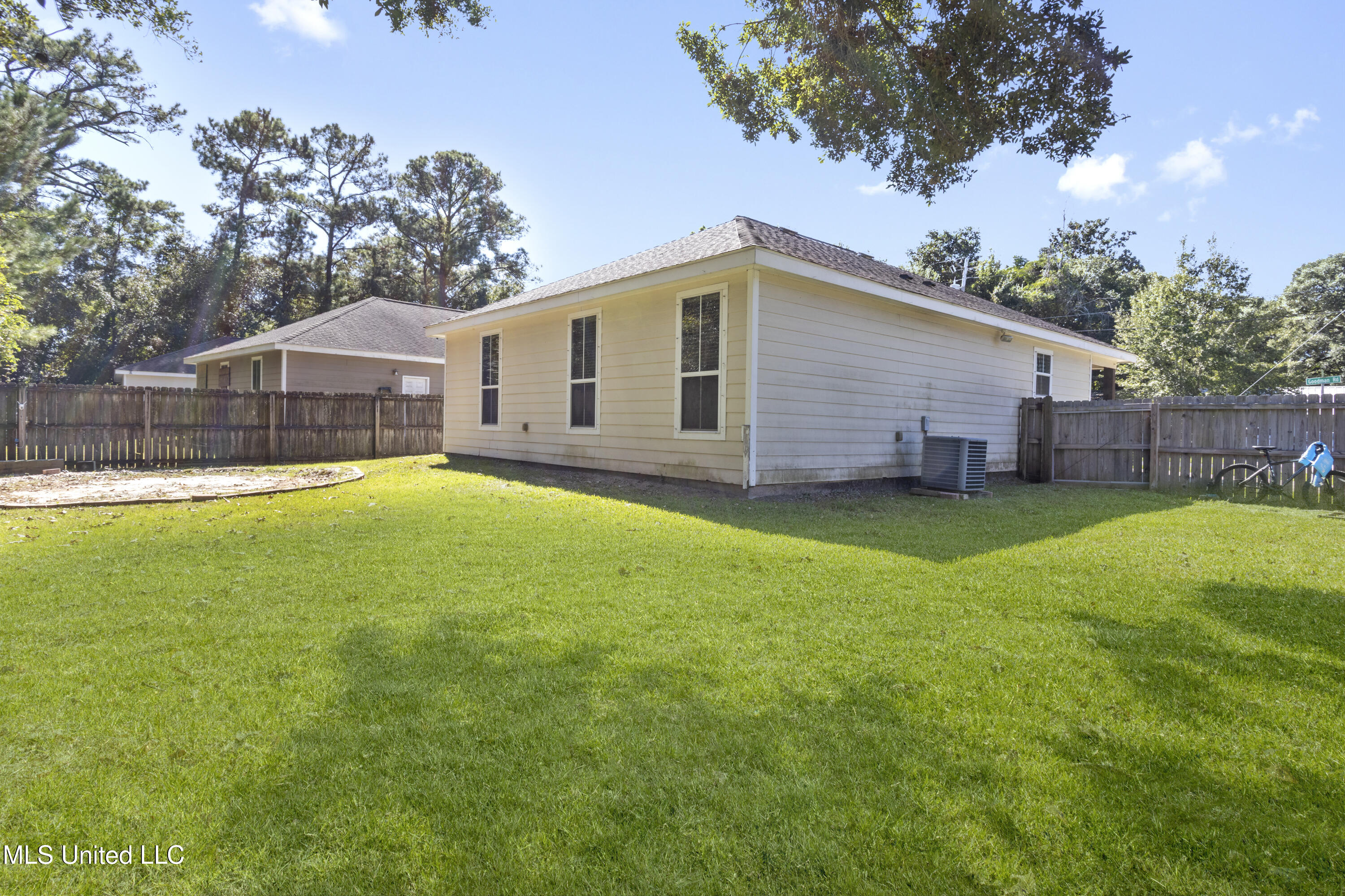 10350 Goodman Road Property Photo 21