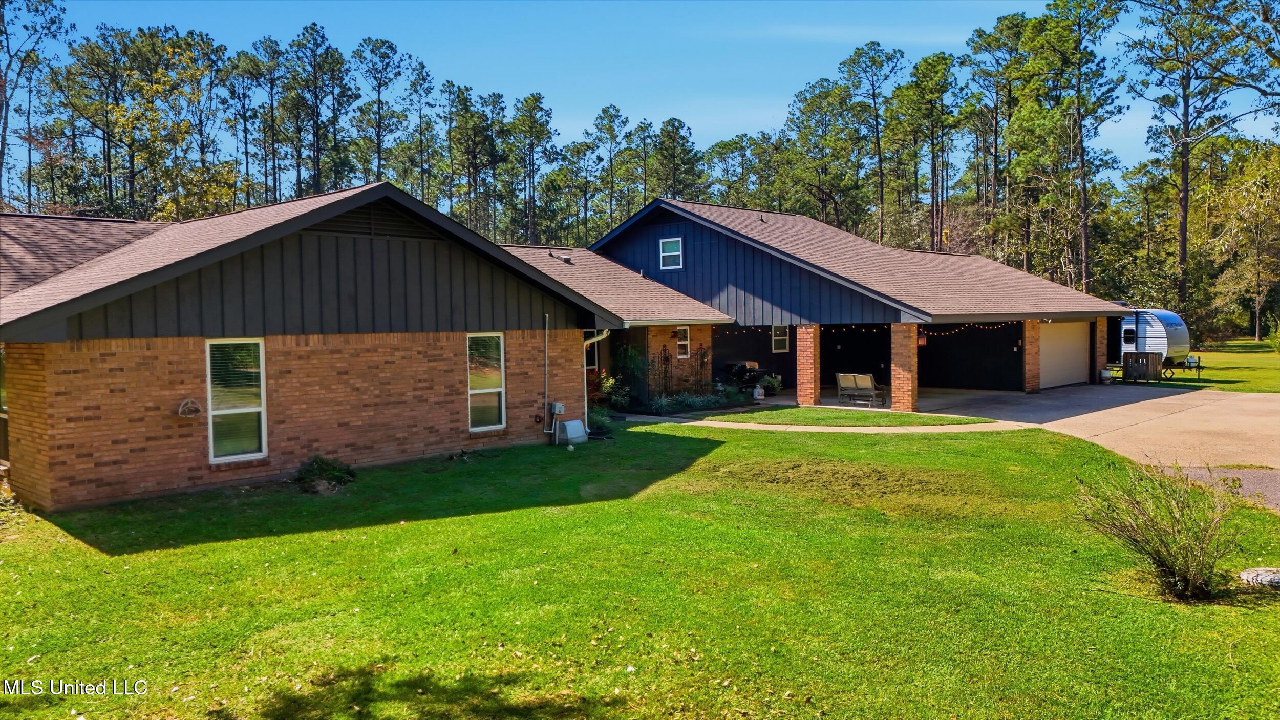 192 Sycamore Road Property Photo 2