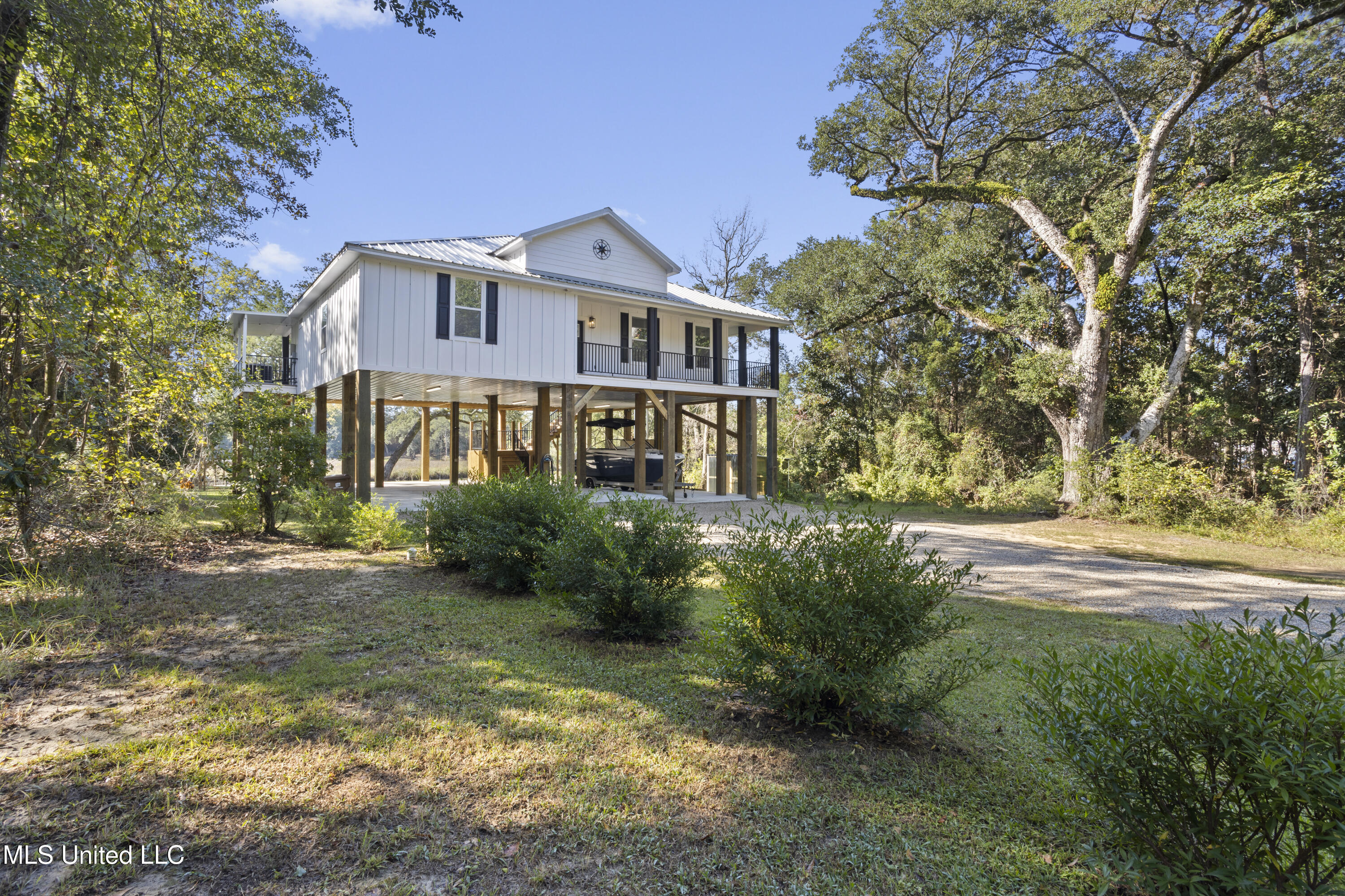 7435 E Oaklawn Road Property Photo 1