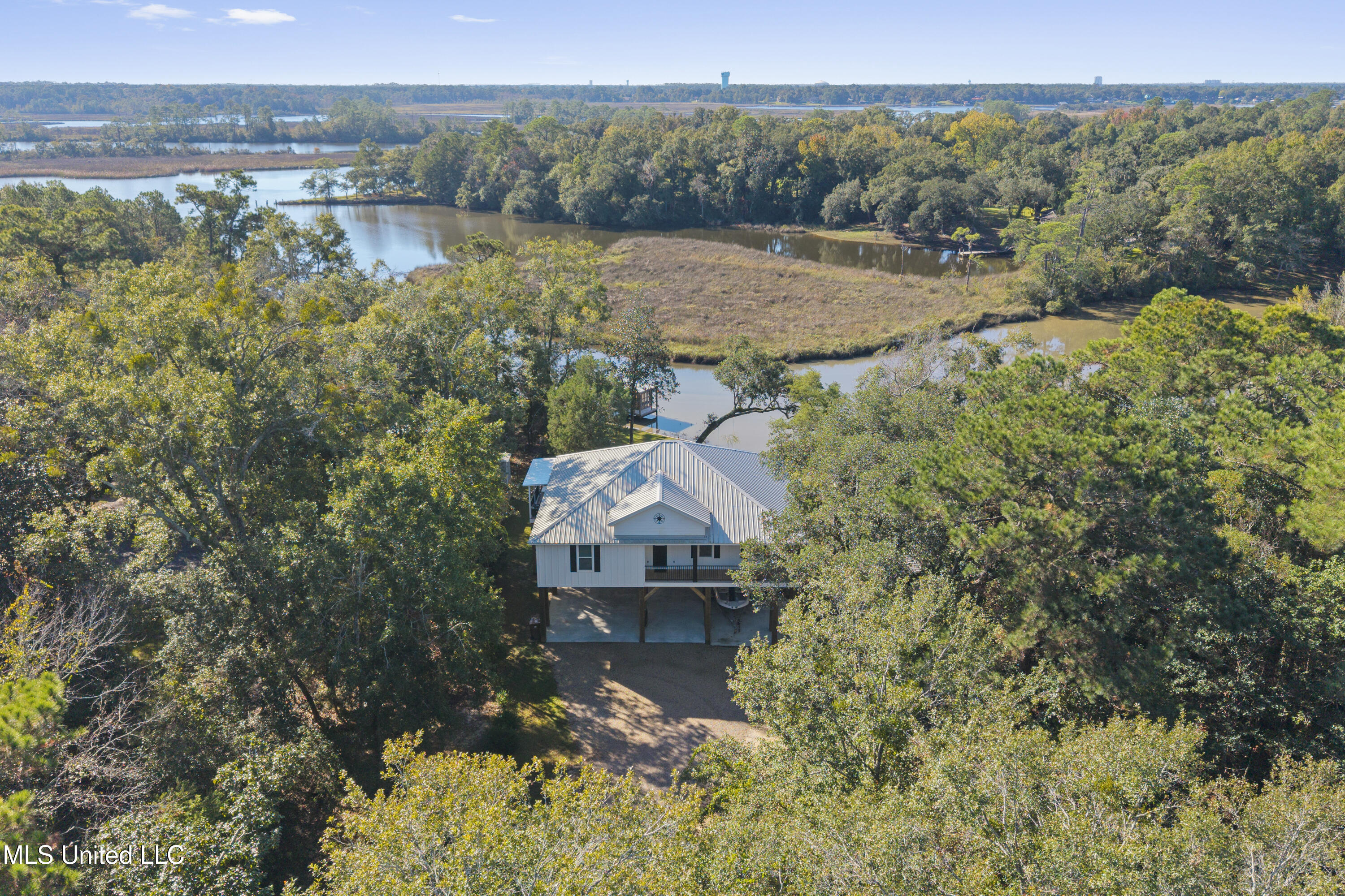 7435 E Oaklawn Road Property Photo 2