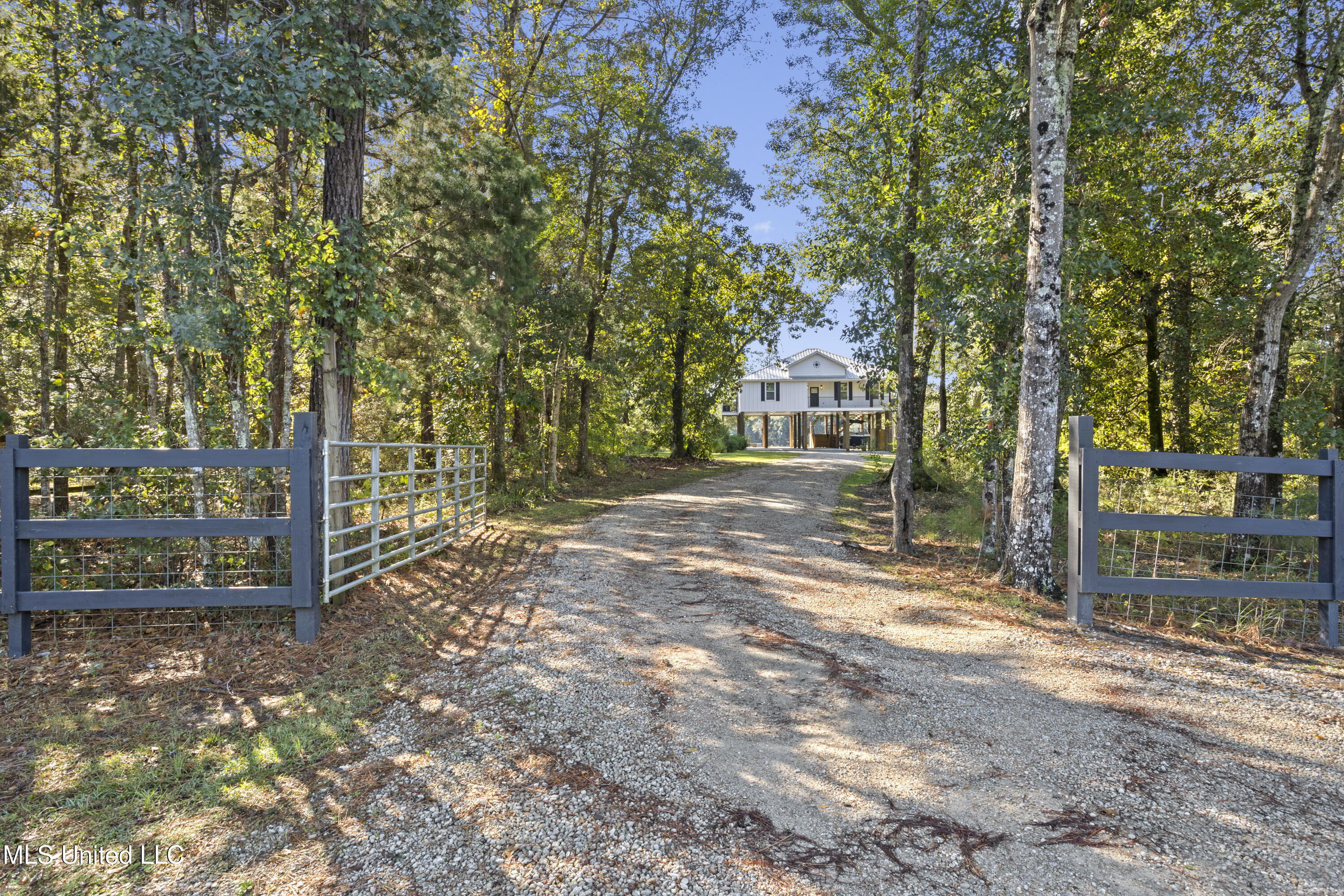 7435 E Oaklawn Road Property Photo 4