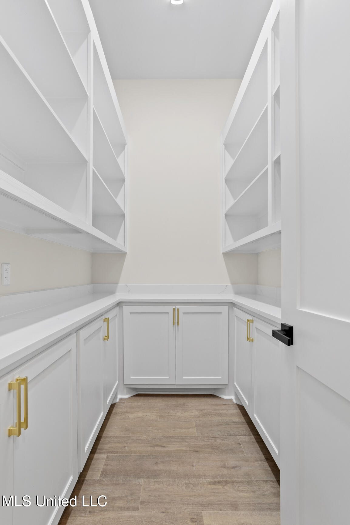 102 Venice Circle Property Photo 17