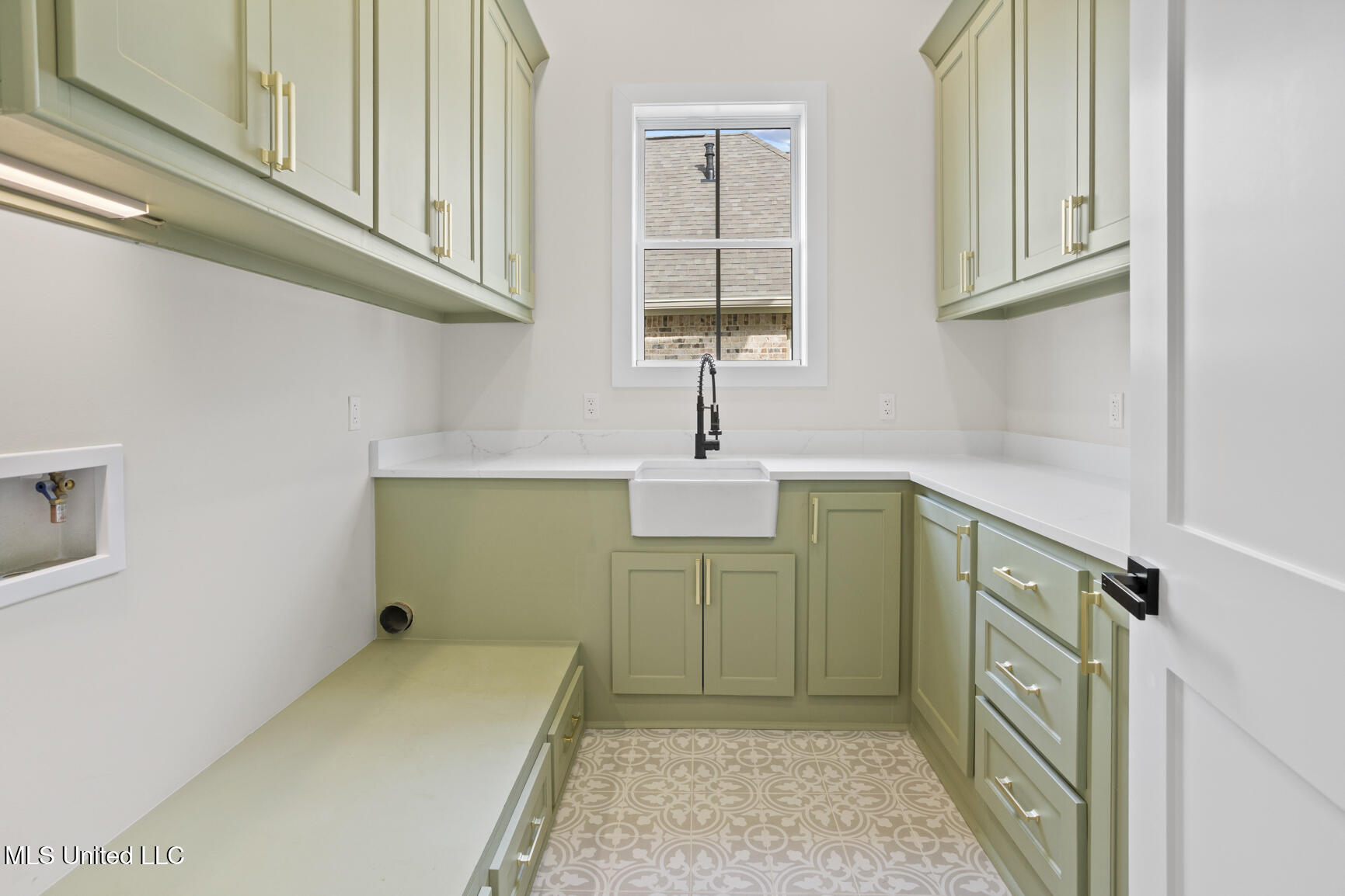 102 Venice Circle Property Photo 18